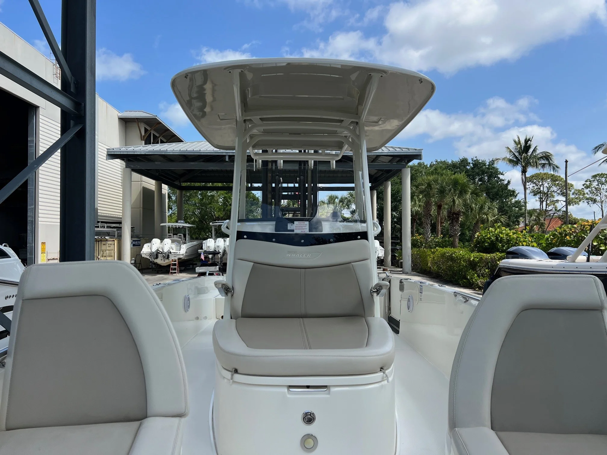 2020 Boston Whaler 270 DAUNTLESS Image Thumbnail #17