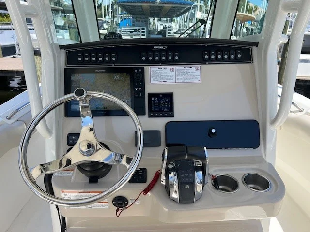 2019 Boston Whaler 250 OUTRAGE Image Thumbnail #6