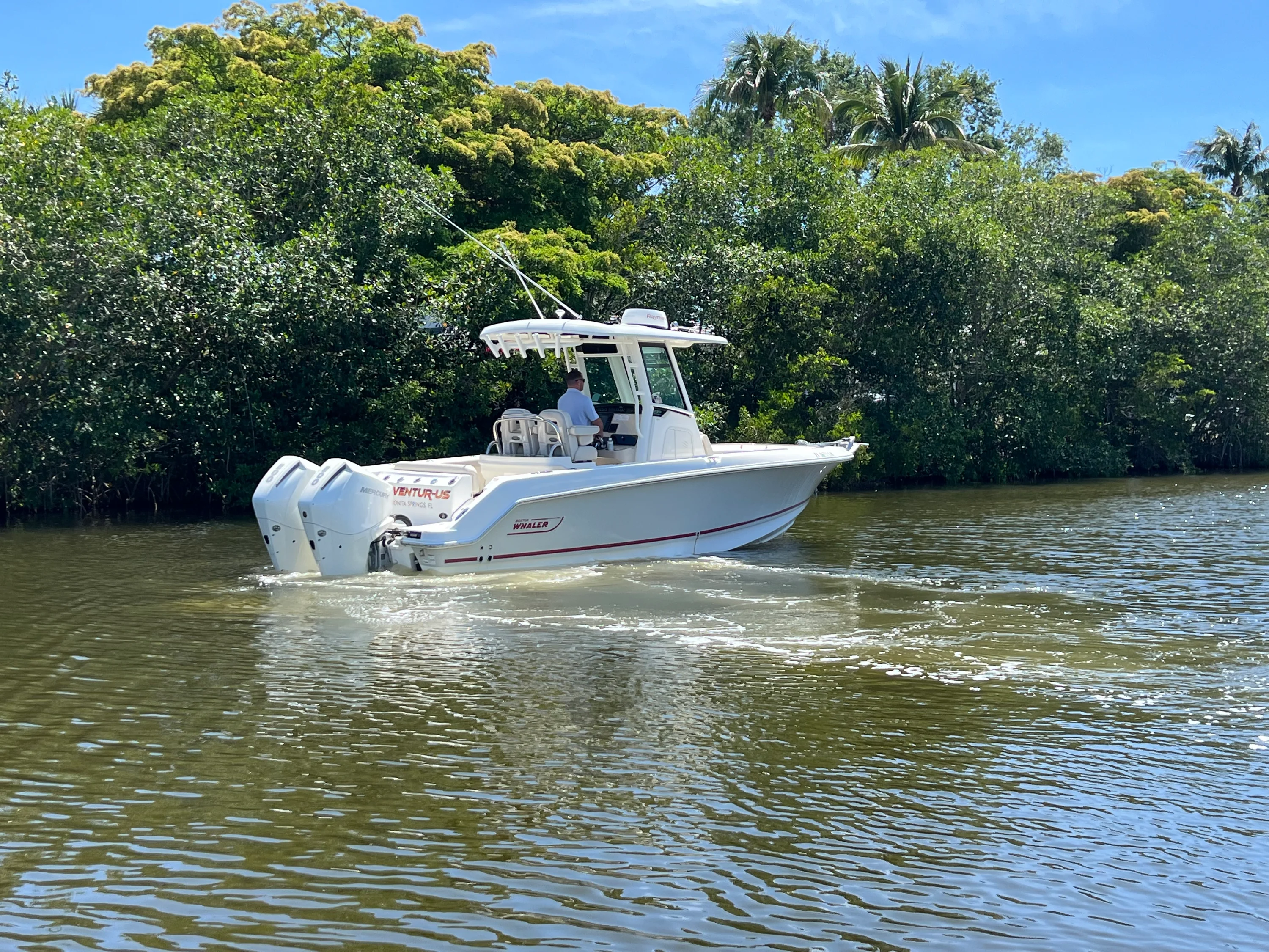 2019 Boston Whaler 250 OUTRAGE Image Thumbnail #3