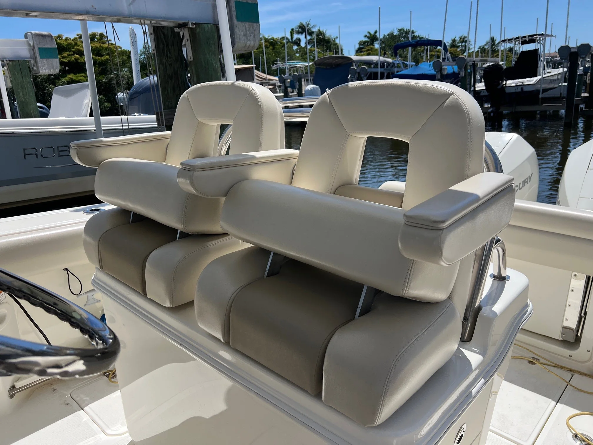 2019 Boston Whaler 250 OUTRAGE Image Thumbnail #10