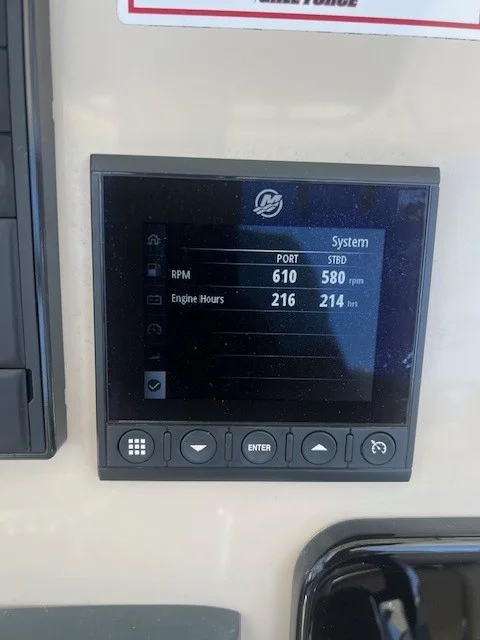 2019 Boston Whaler 250 OUTRAGE Image Thumbnail #7