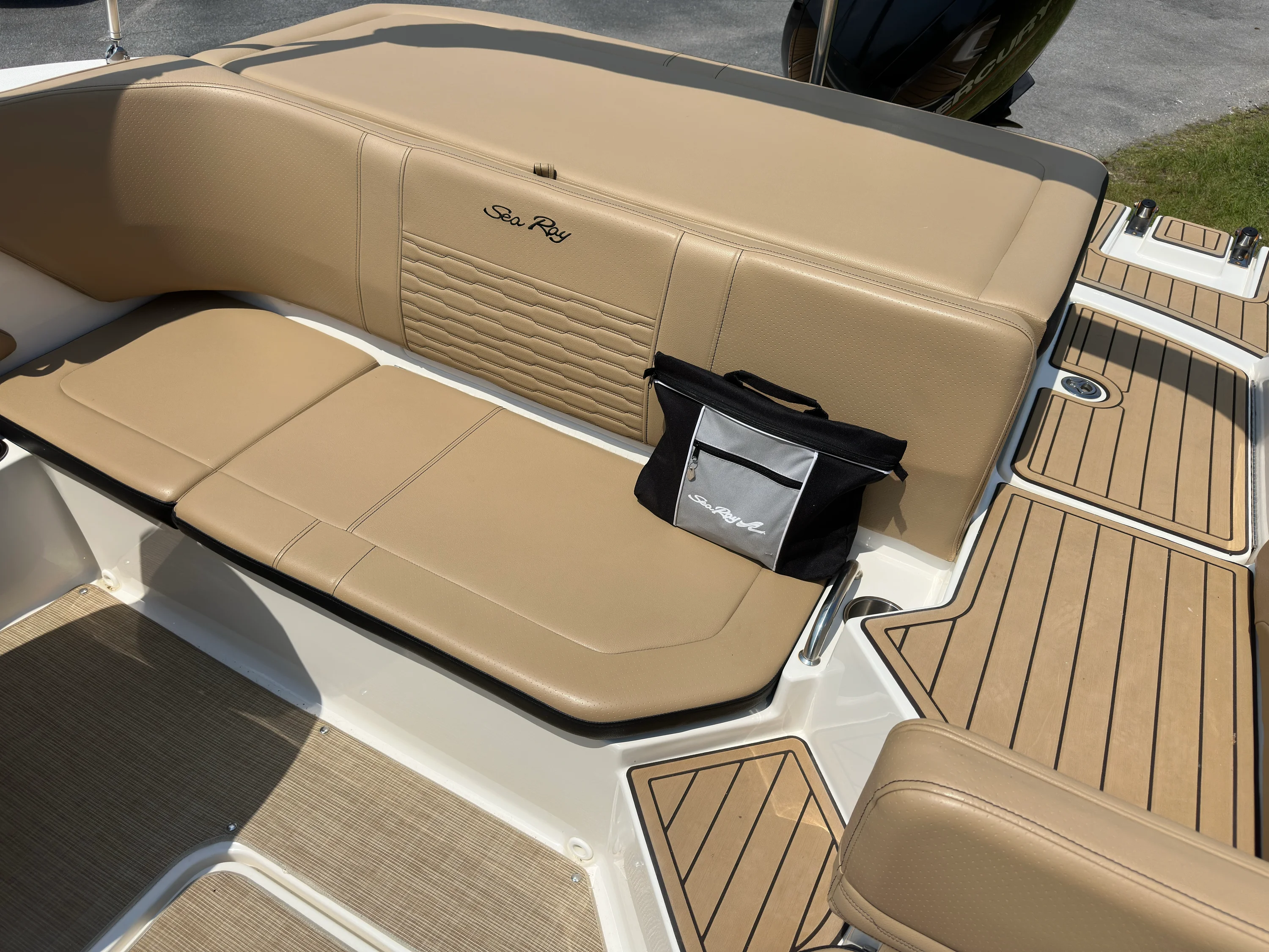 2021 Sea Ray SPX 190 Image Thumbnail #9