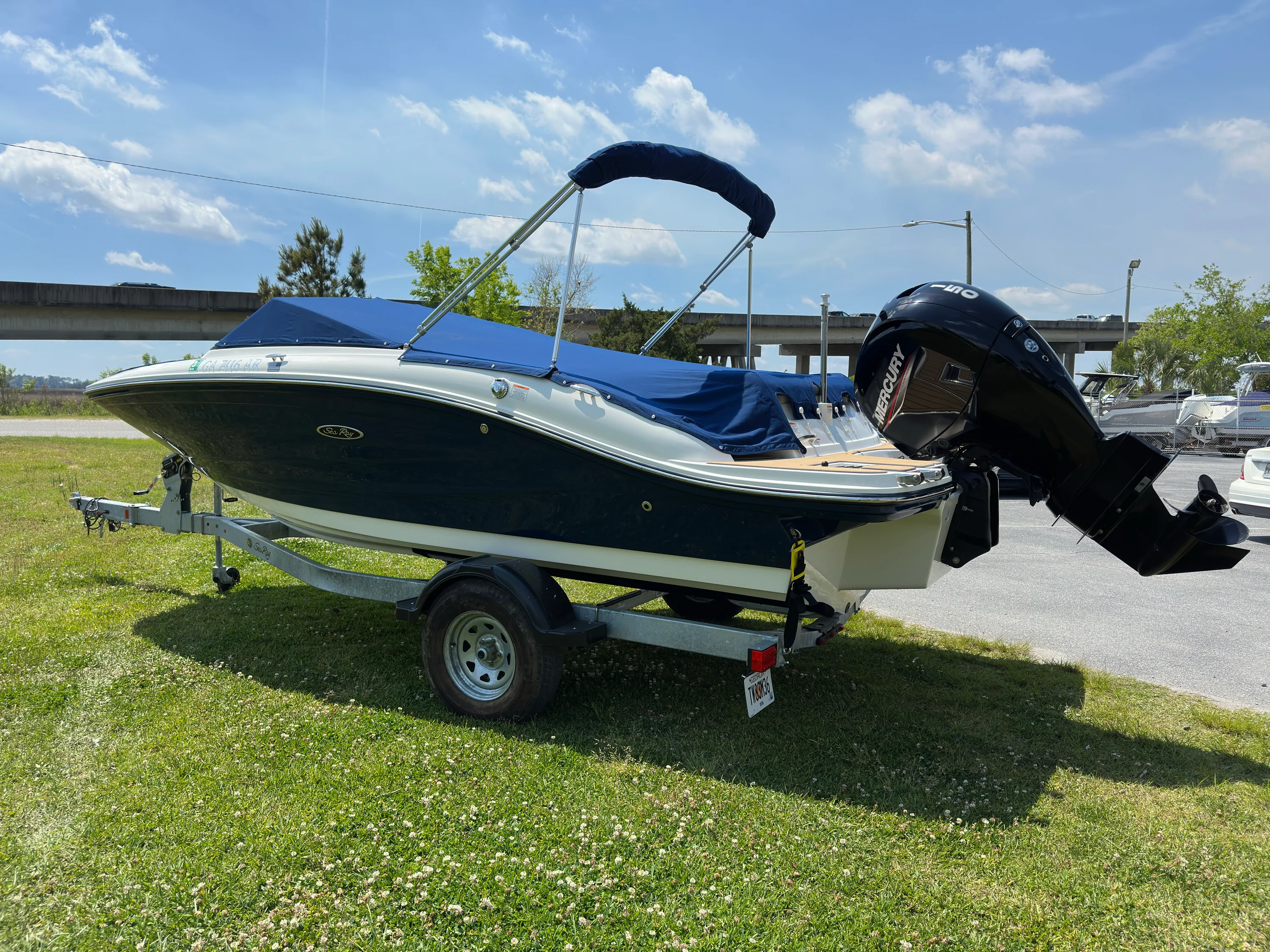 2021 Sea Ray SPX 190 Image Thumbnail #2