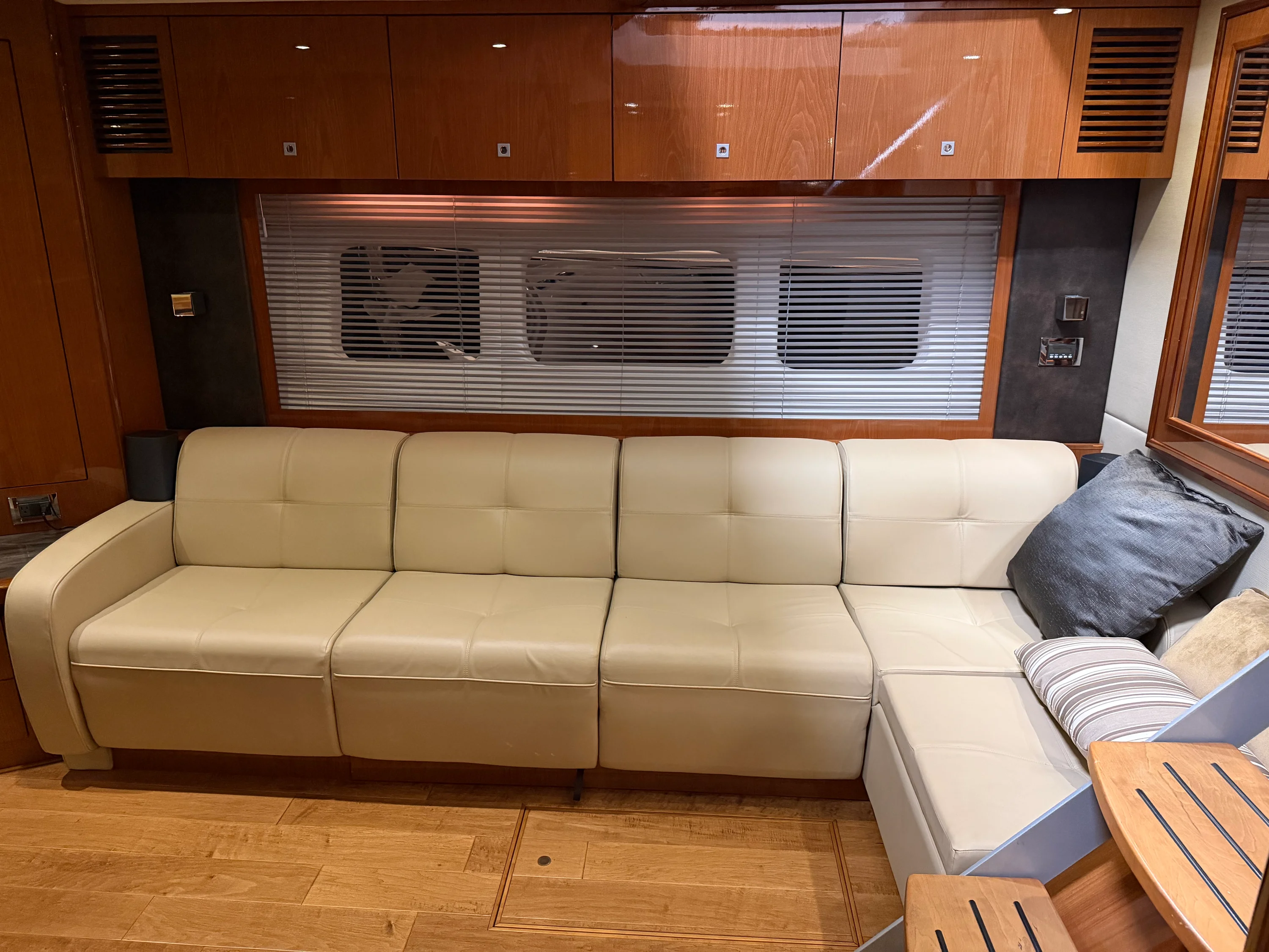 2015 Sea Ray 510 SUNDANCER Image Thumbnail #20
