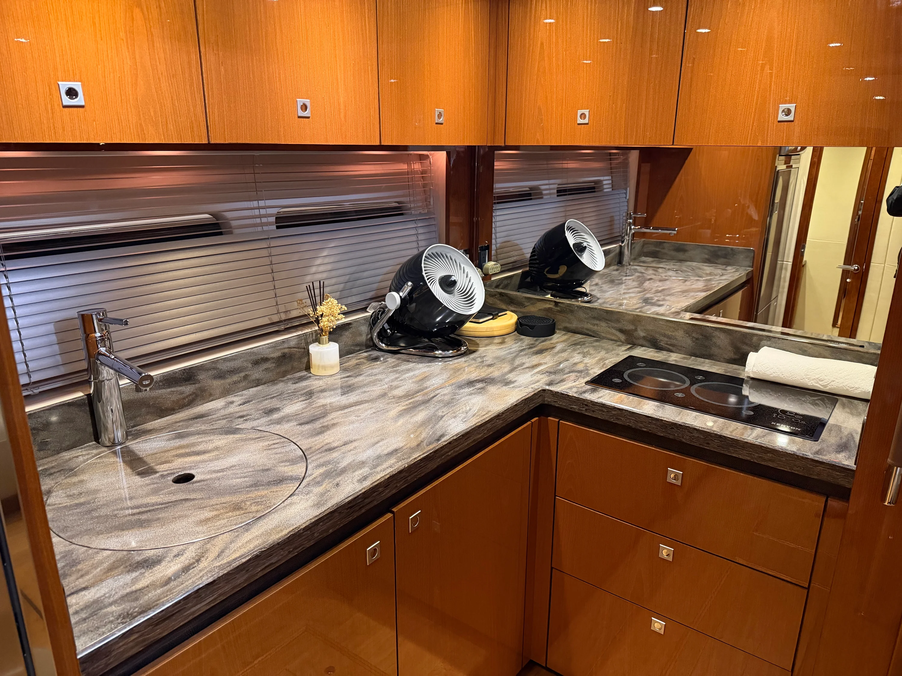 2015 Sea Ray 510 SUNDANCER Image Thumbnail #35