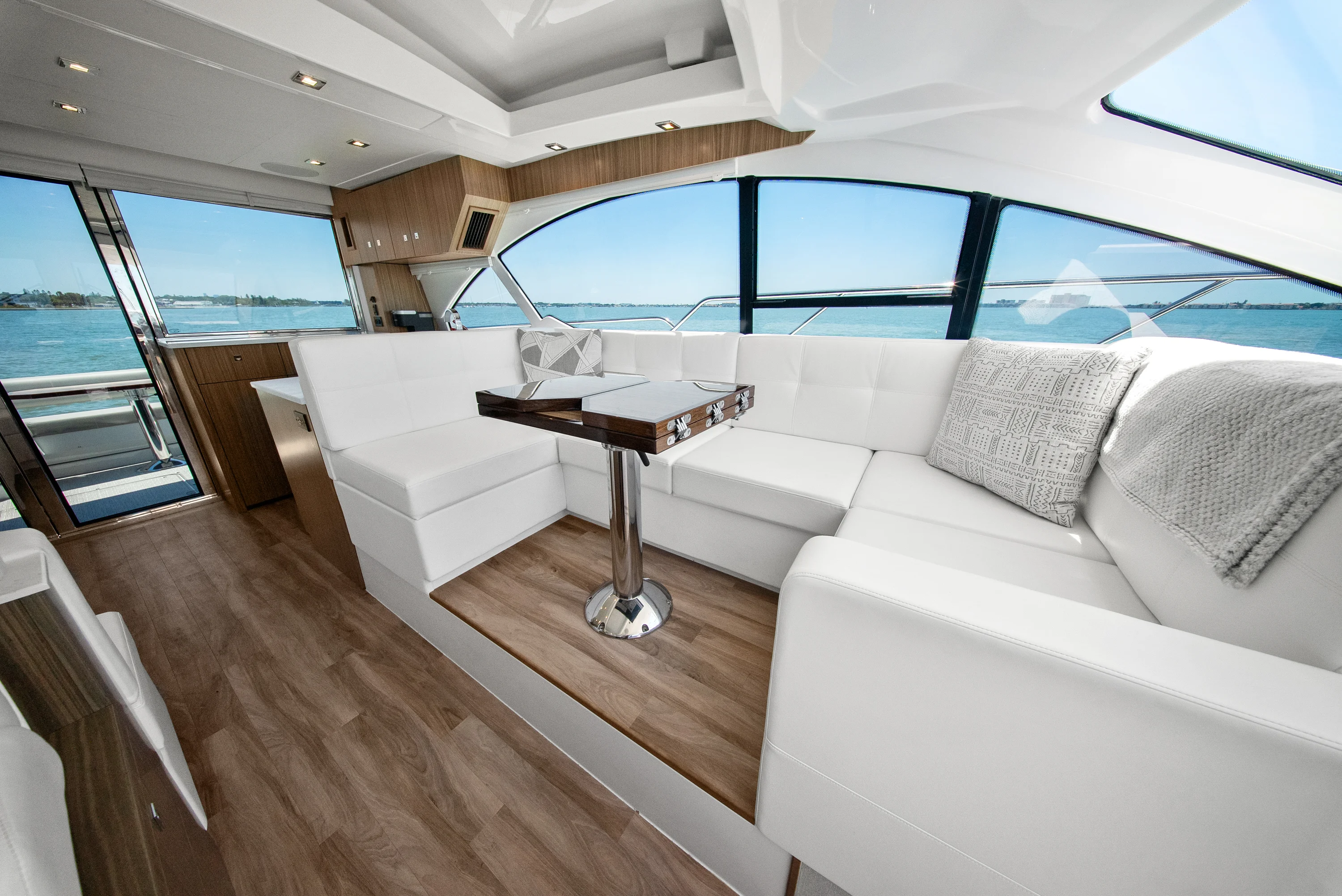 2025 Cruisers Yachts 50 Cantius Image Thumbnail #43