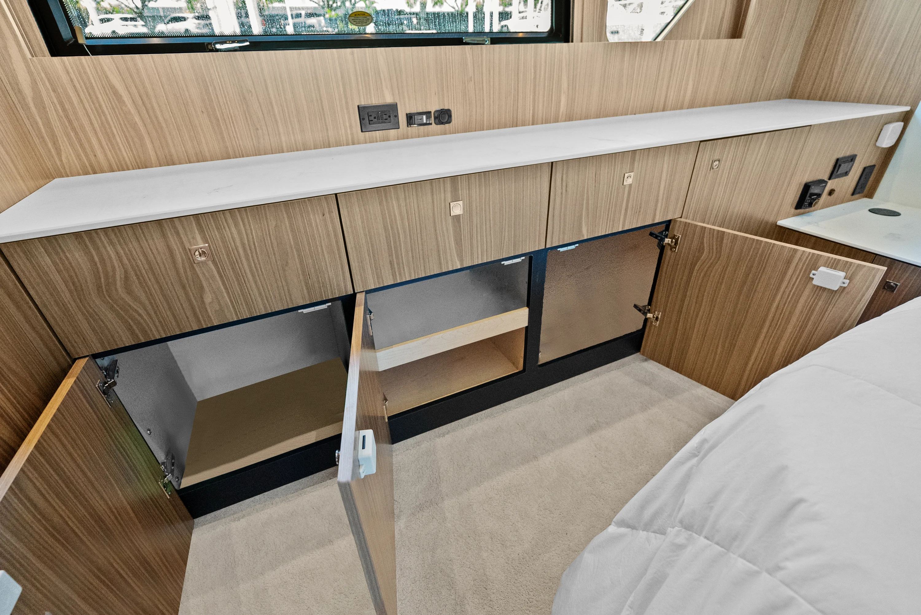 2025 Cruisers Yachts 50 Cantius Image Thumbnail #51