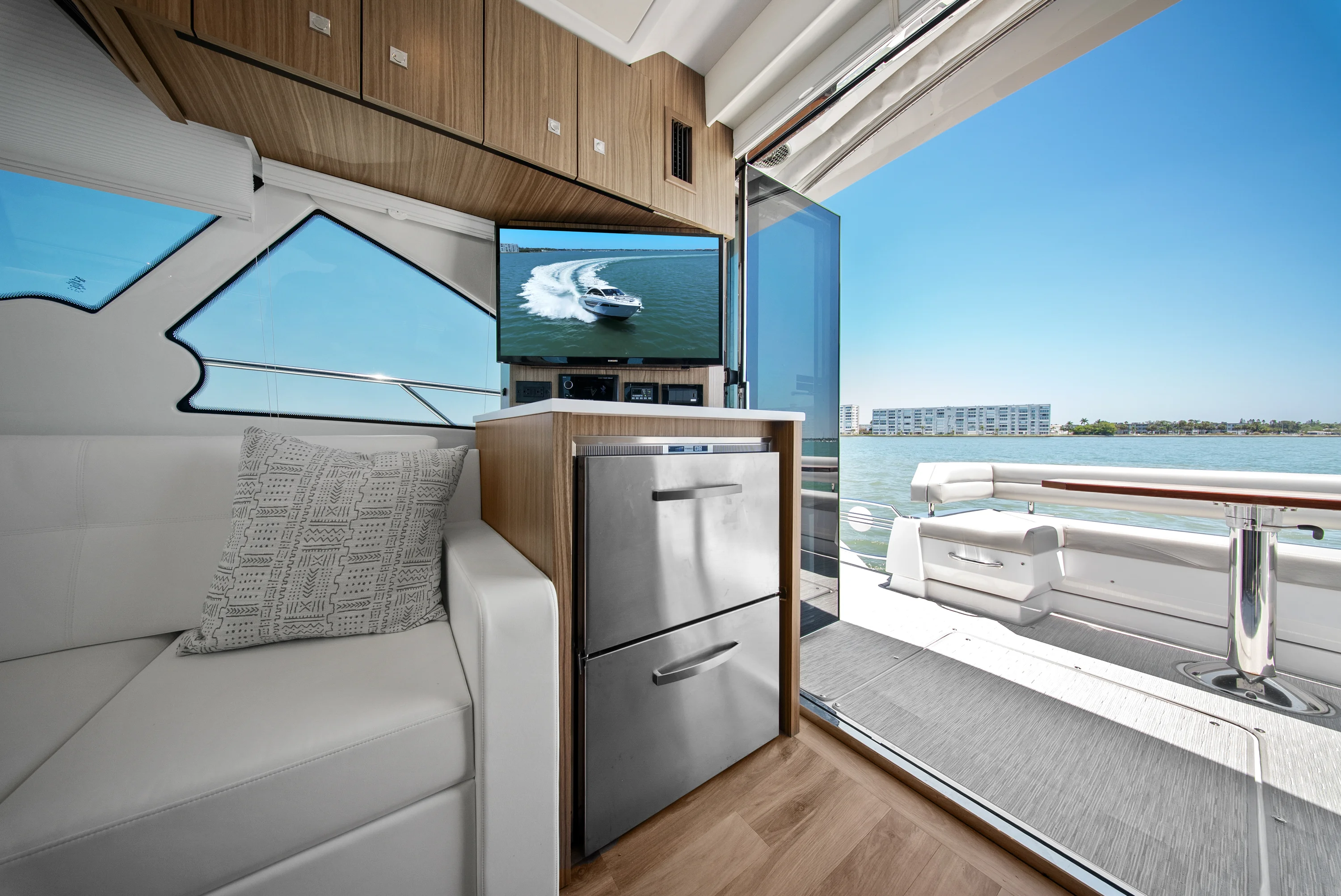 2025 Cruisers Yachts 50 Cantius Image Thumbnail #30