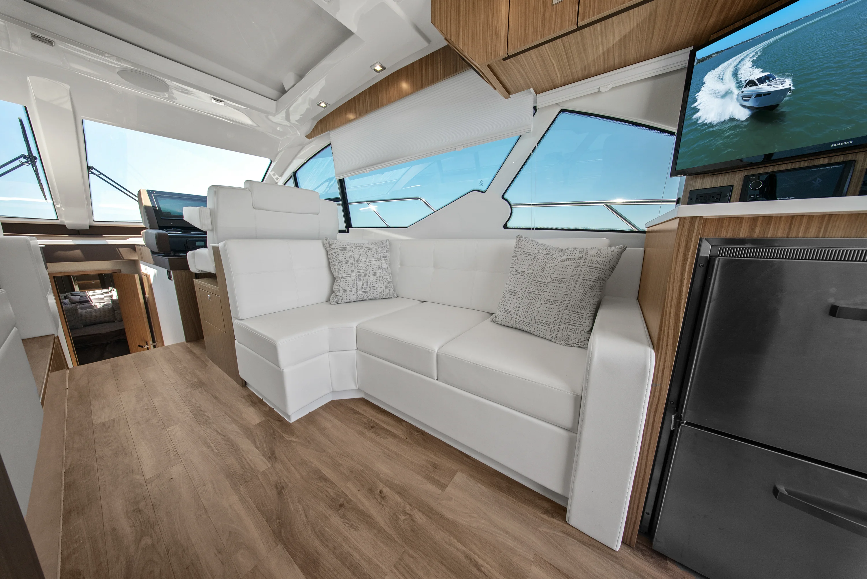 2025 Cruisers Yachts 50 Cantius Image Thumbnail #42