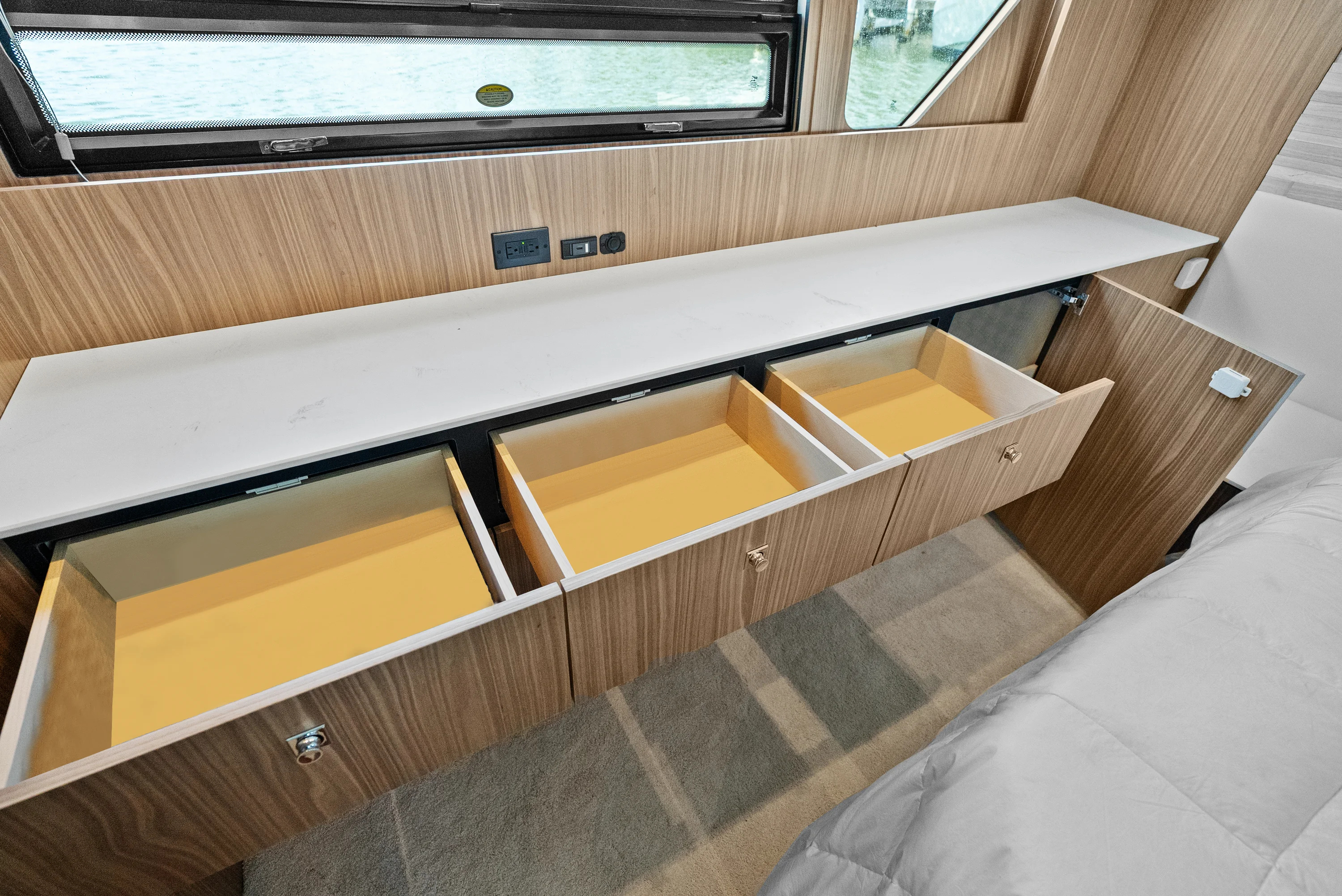 2025 Cruisers Yachts 50 Cantius Image Thumbnail #50