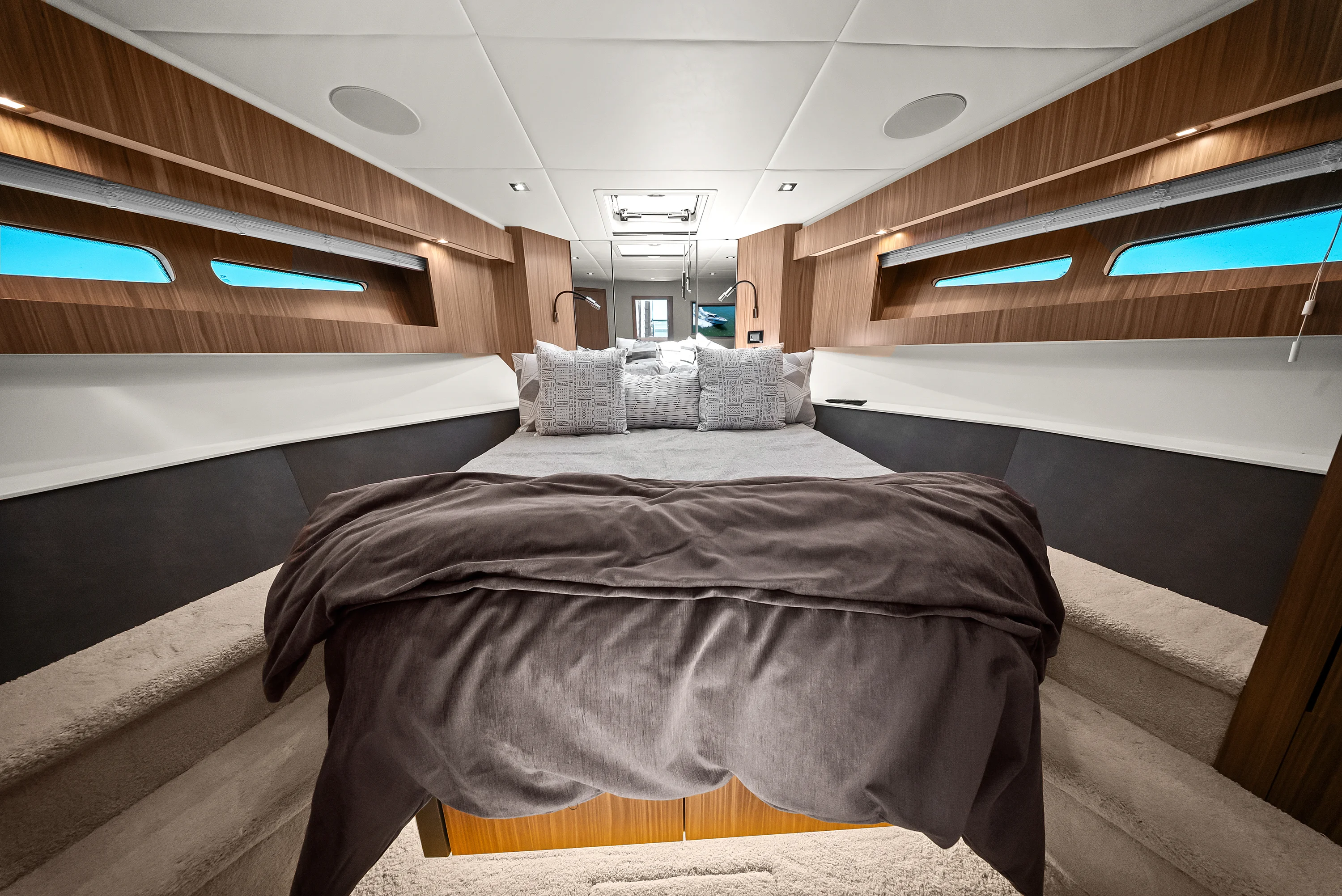 2025 Cruisers Yachts 50 Cantius Image Thumbnail #47