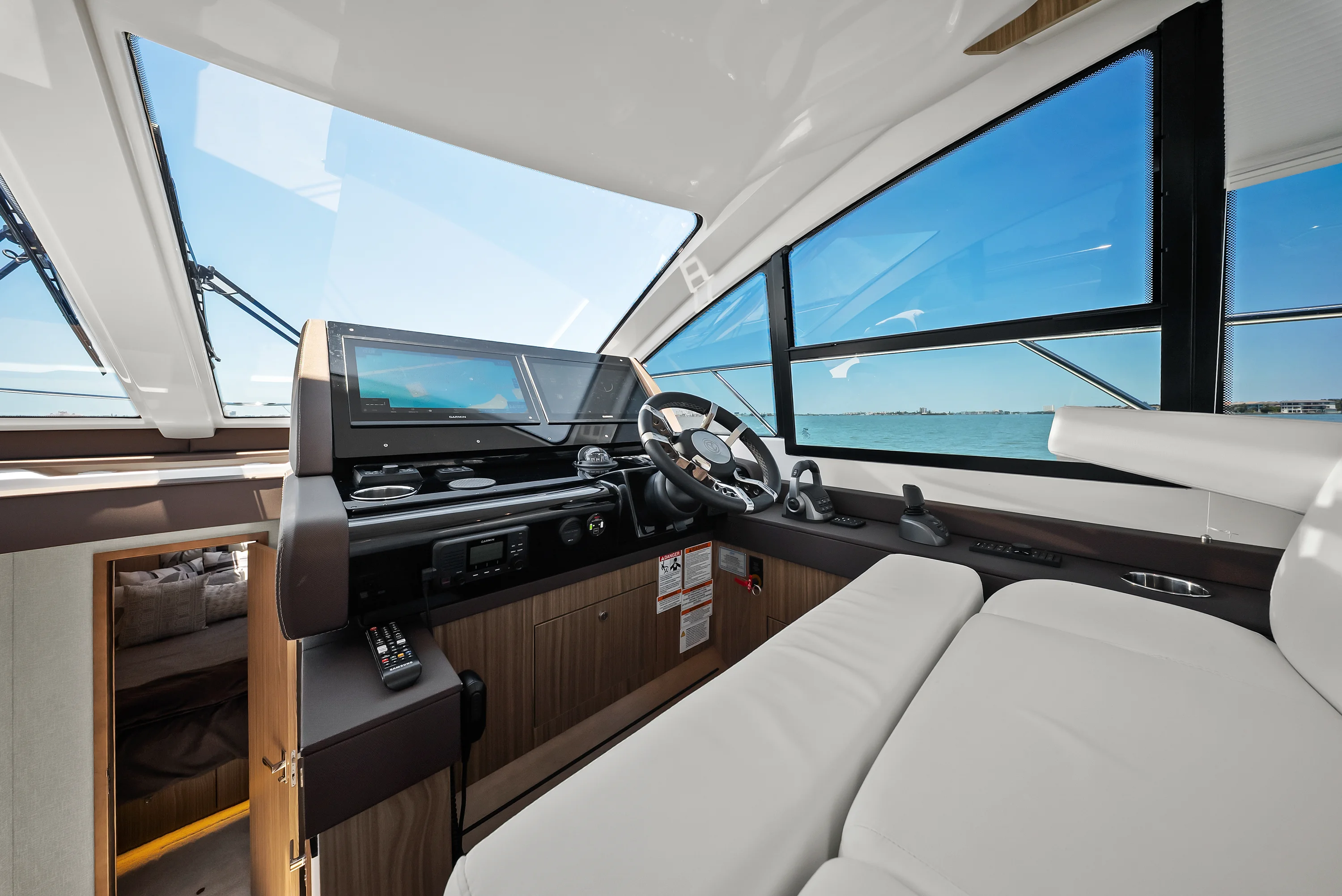 2025 Cruisers Yachts 50 Cantius Image Thumbnail #60