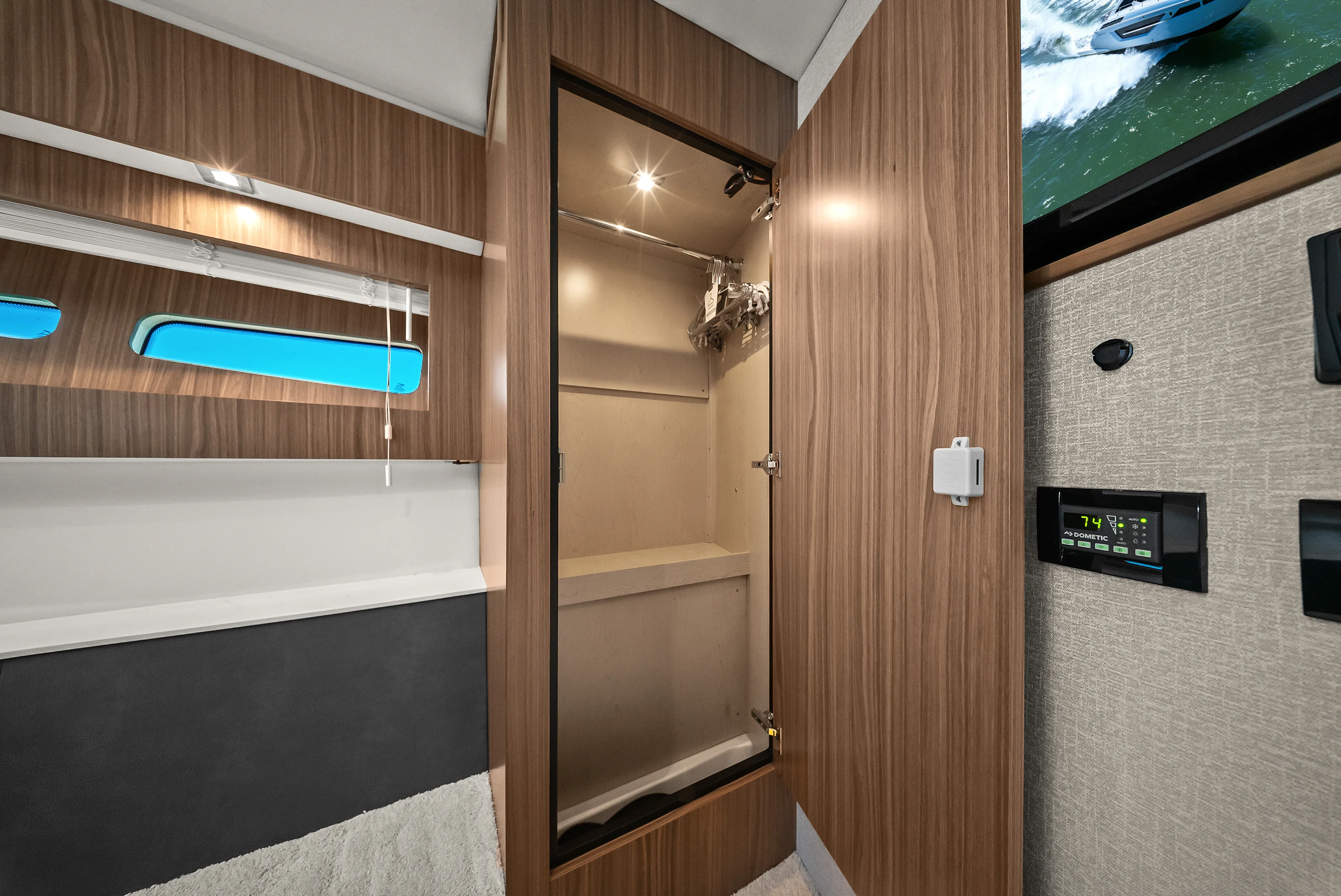2025 Cruisers Yachts 50 Cantius Image Thumbnail #68