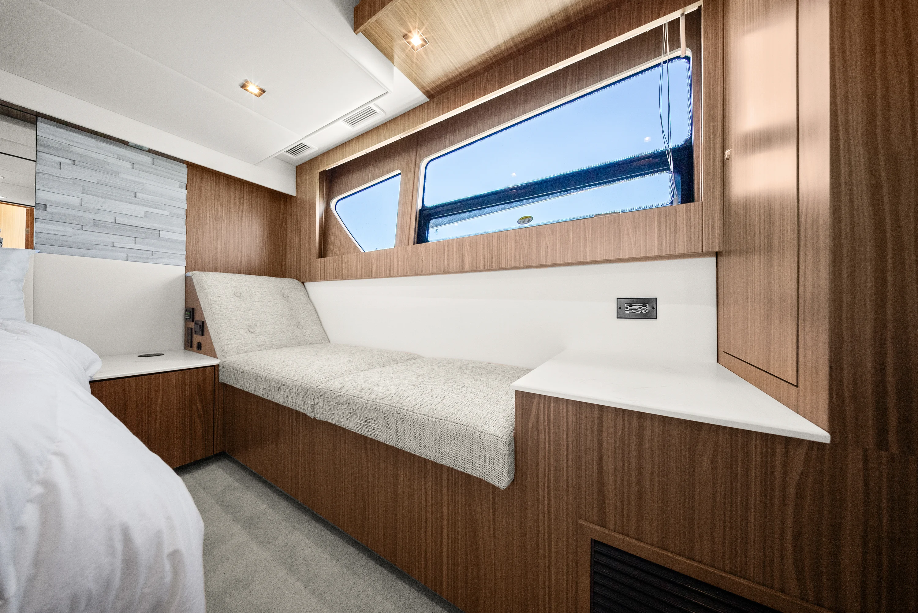 2025 Cruisers Yachts 50 Cantius Image Thumbnail #80