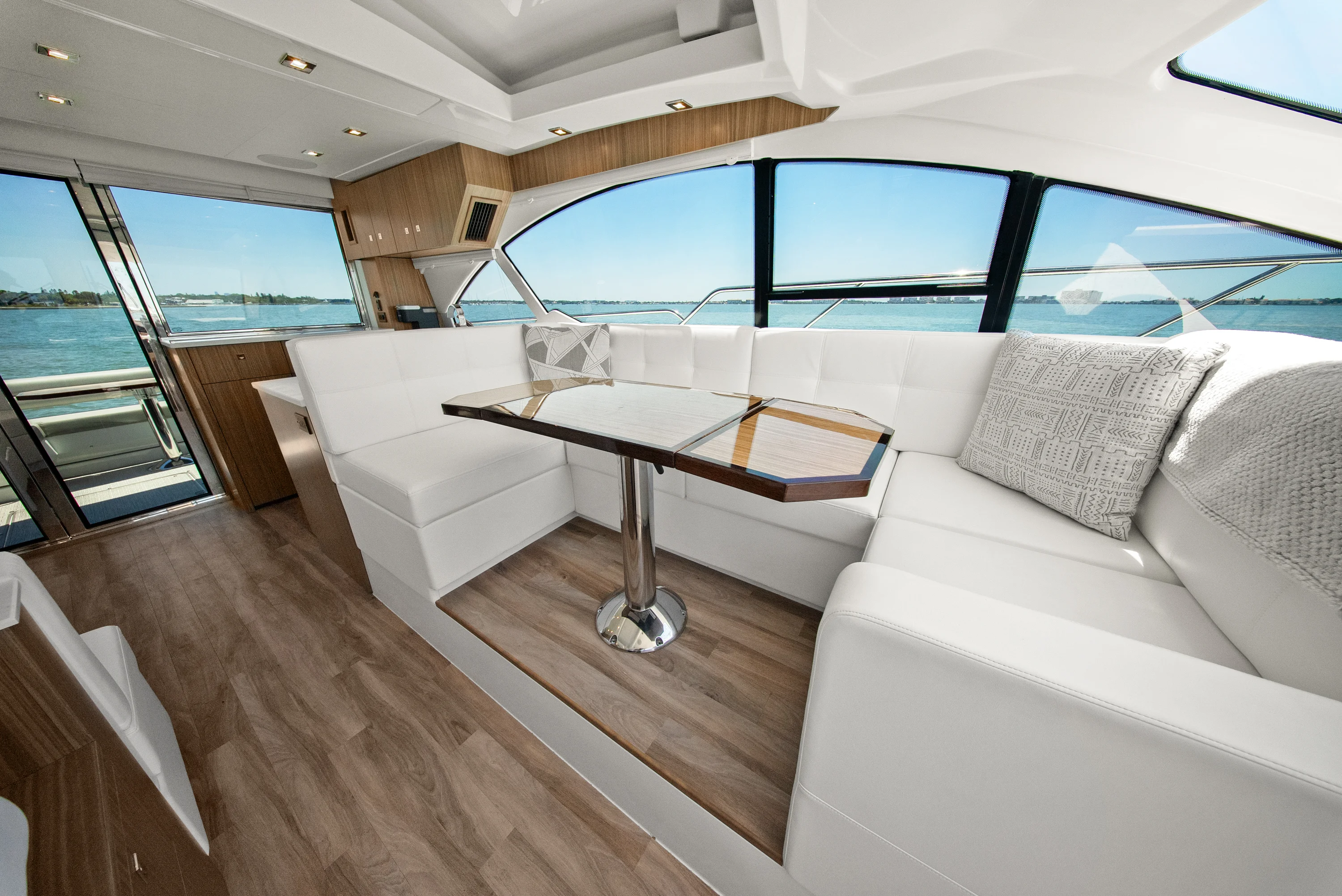 2025 Cruisers Yachts 50 Cantius Image Thumbnail #44