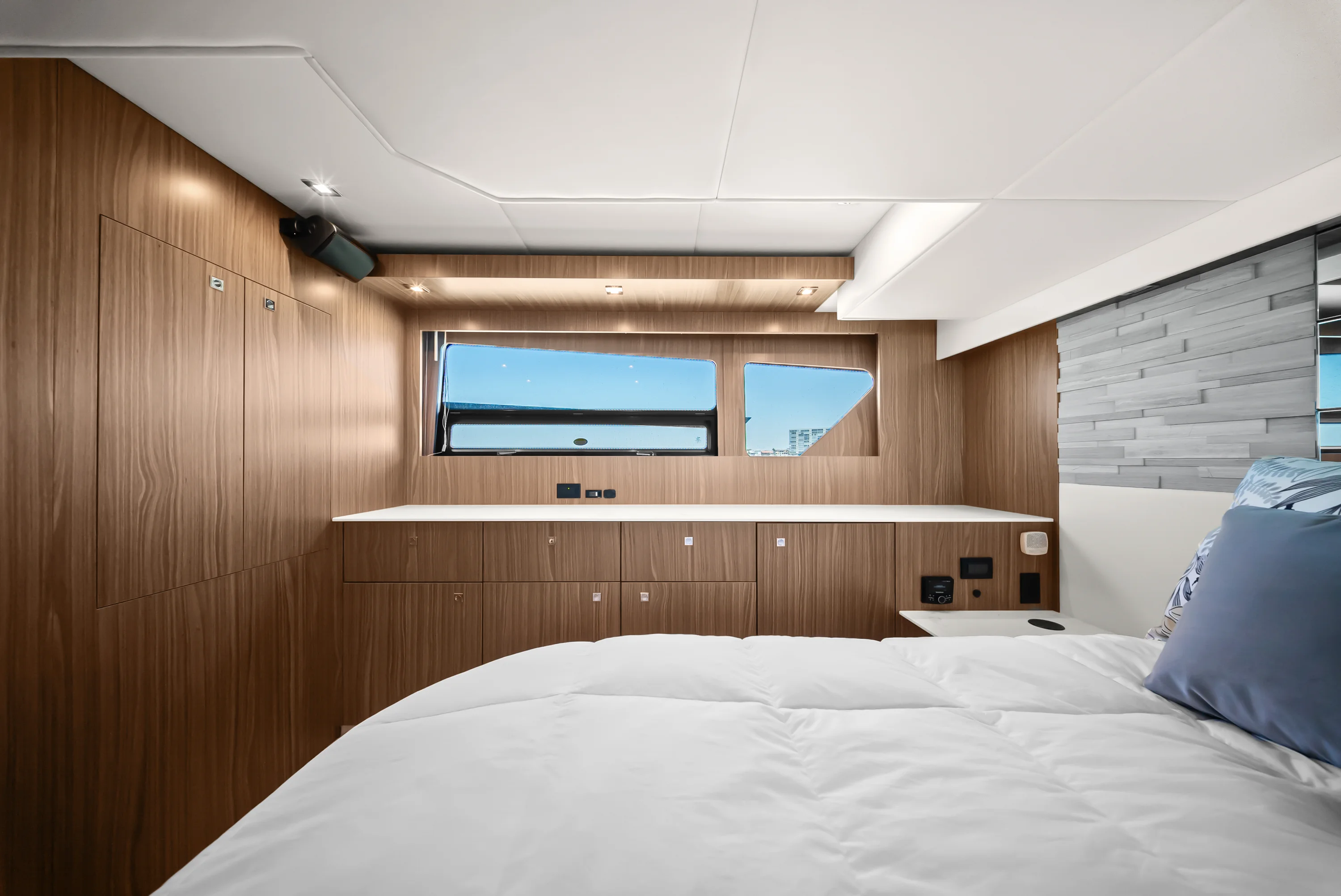 2025 Cruisers Yachts 50 Cantius Image Thumbnail #77