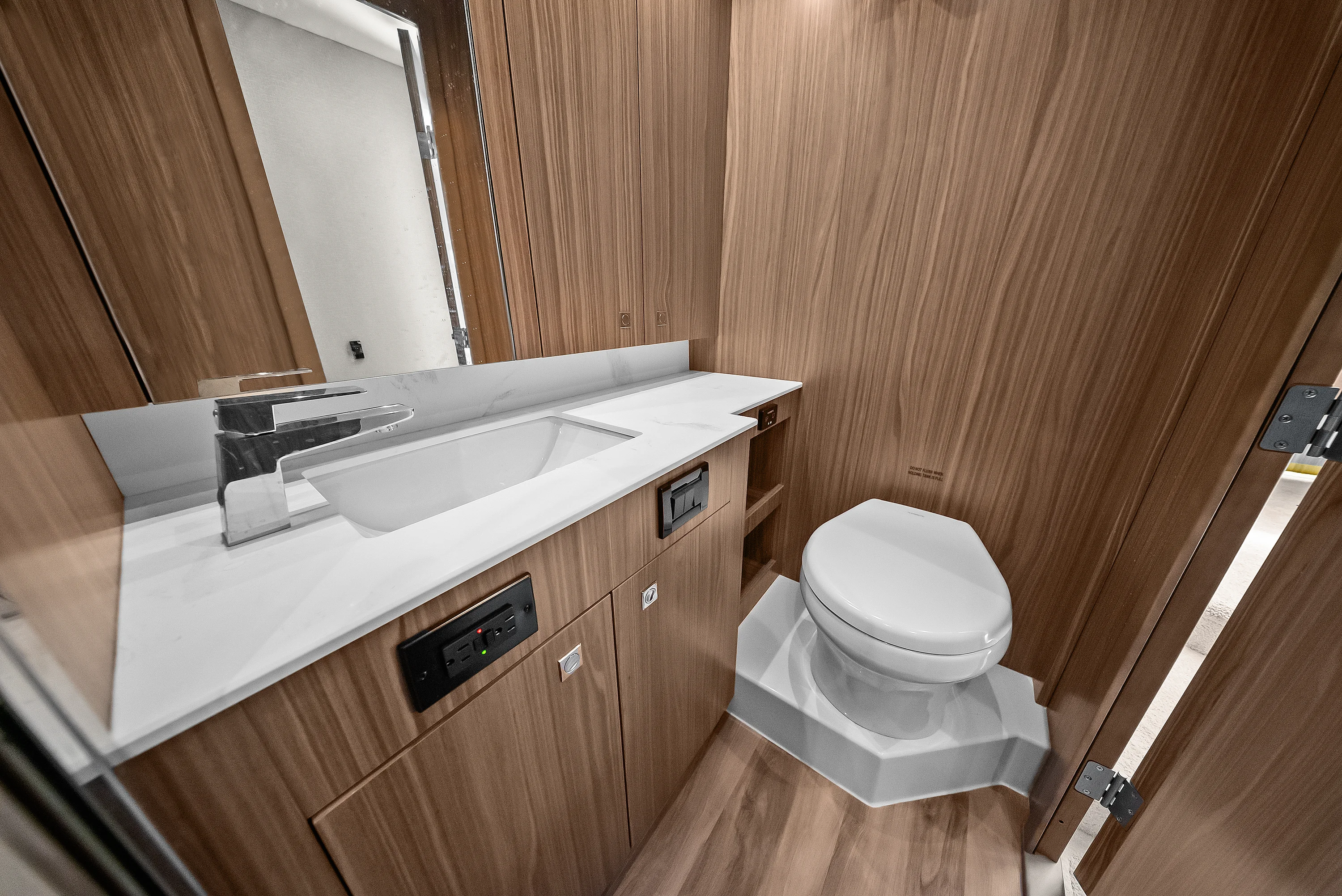2025 Cruisers Yachts 50 Cantius Image Thumbnail #71