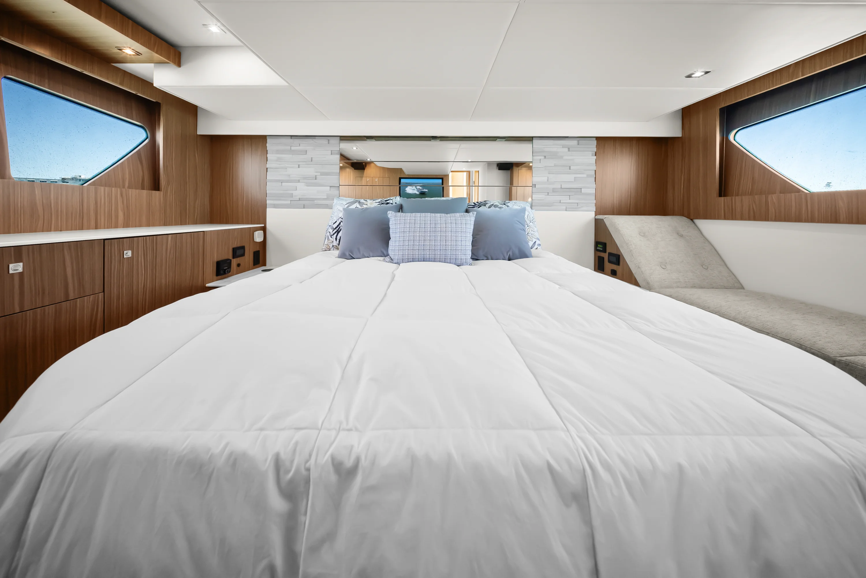 2025 Cruisers Yachts 50 Cantius Image Thumbnail #75