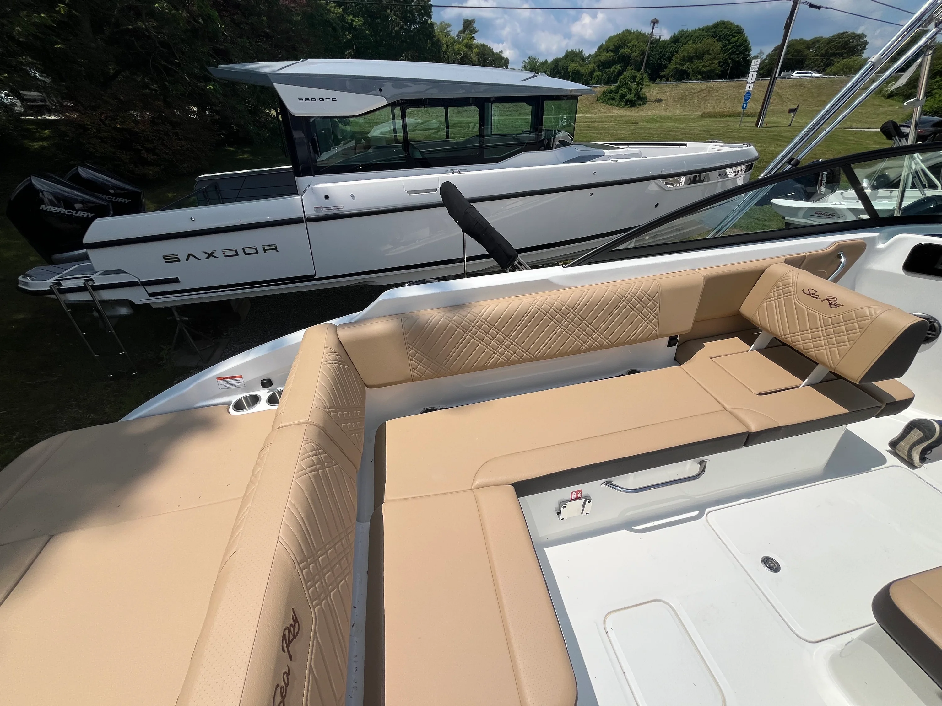 2026 Sea Ray SDX 250 Outboard Image Thumbnail #6