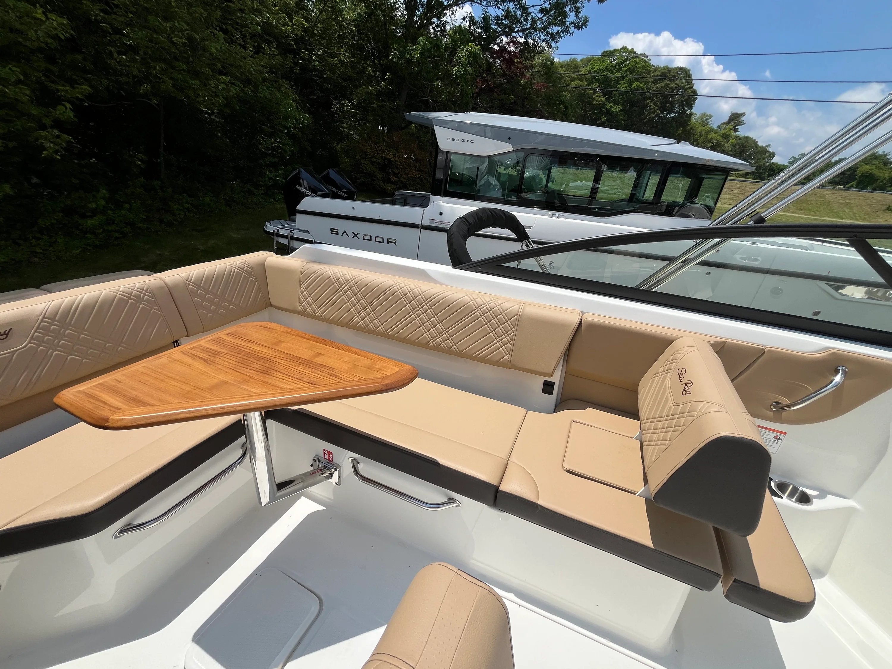 2026 Sea Ray SDX 250 Outboard Image Thumbnail #7