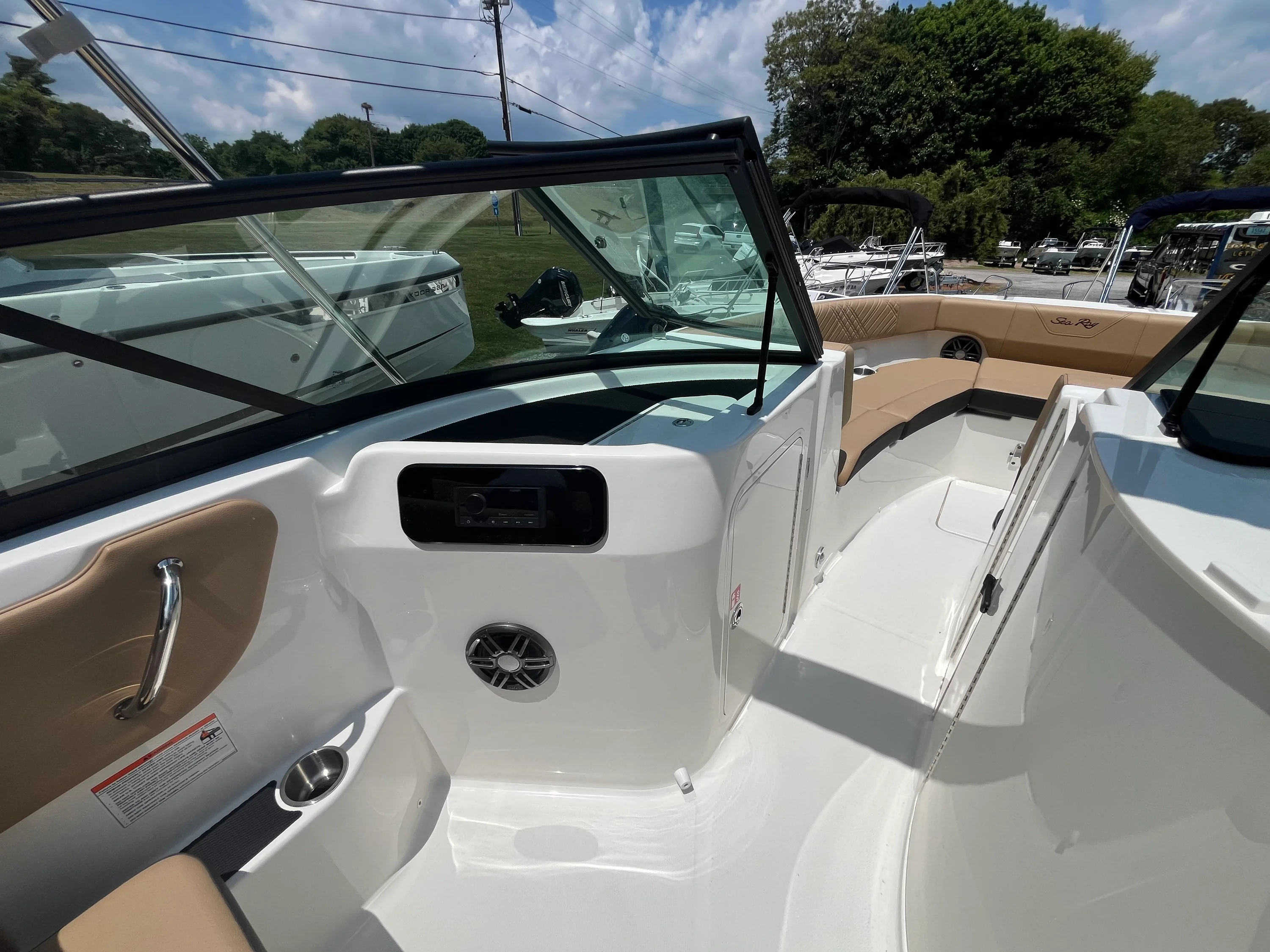2026 Sea Ray SDX 250 Outboard Image Thumbnail #15
