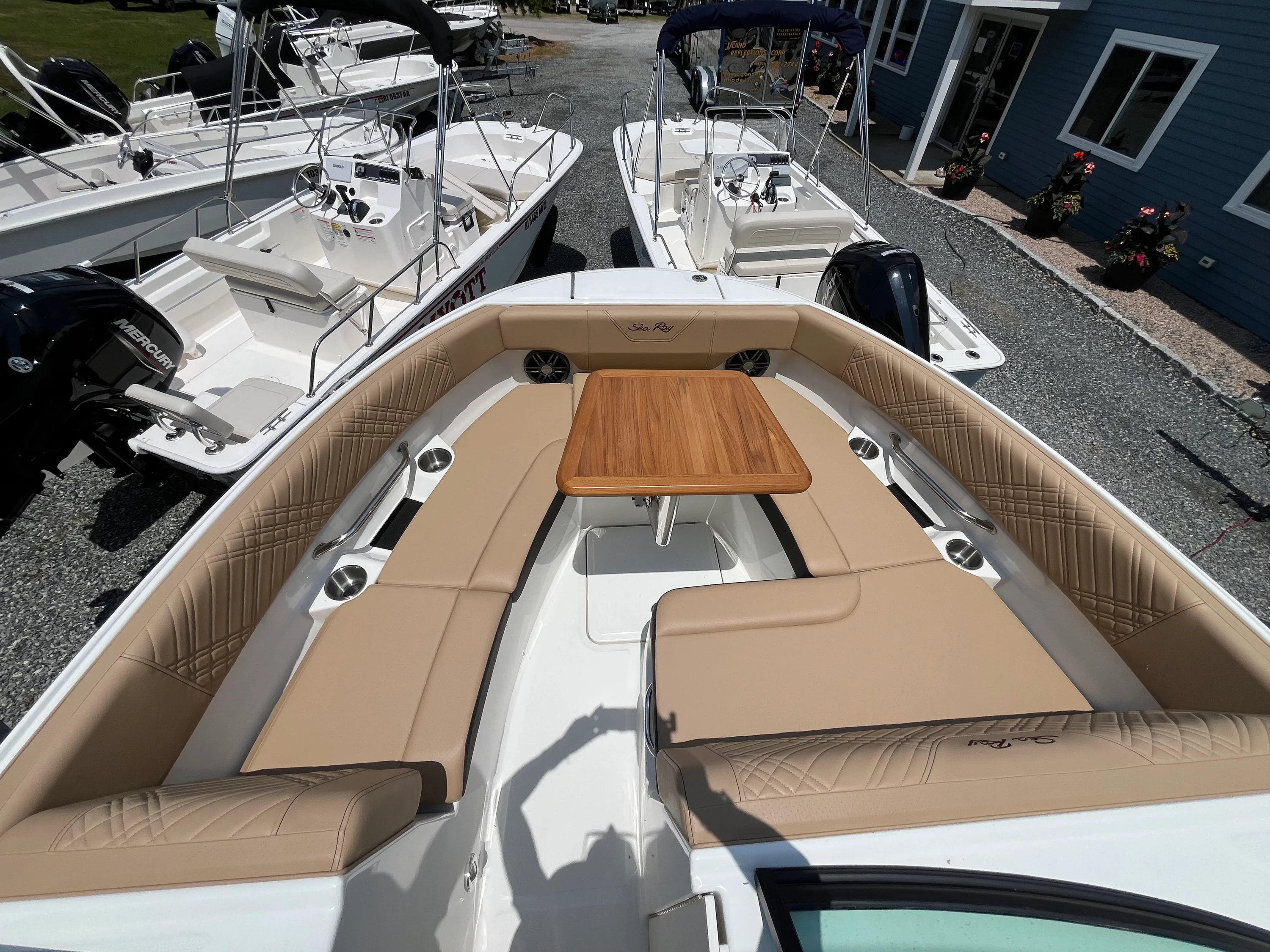 2026 Sea Ray SDX 250 Outboard Image Thumbnail #18