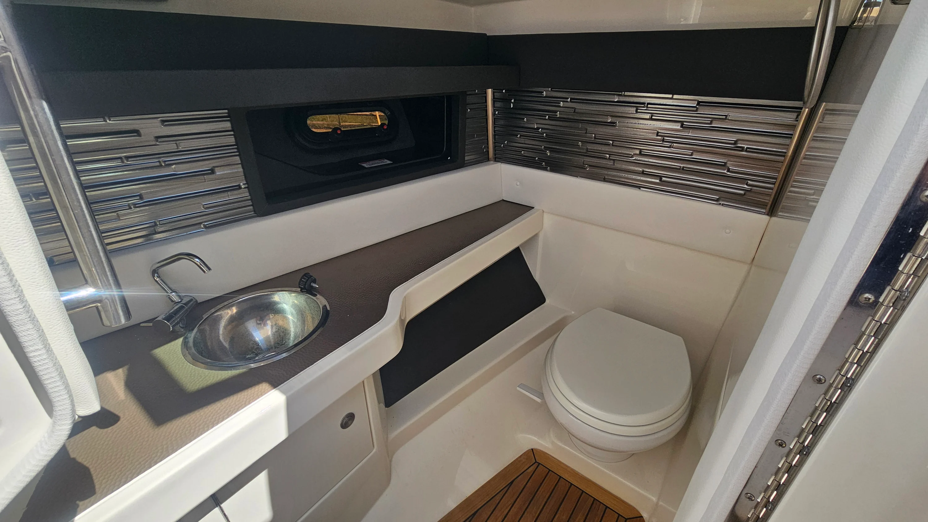 2023 Sea Ray 310 SLX OB Image Thumbnail #33