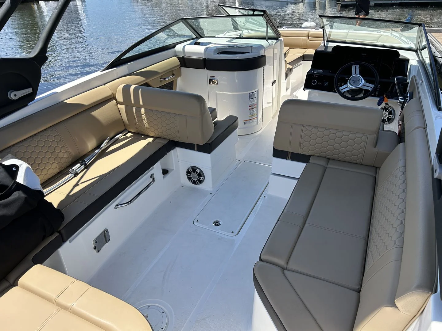 2024 Sea Ray 270 SDX OB Image Thumbnail #19