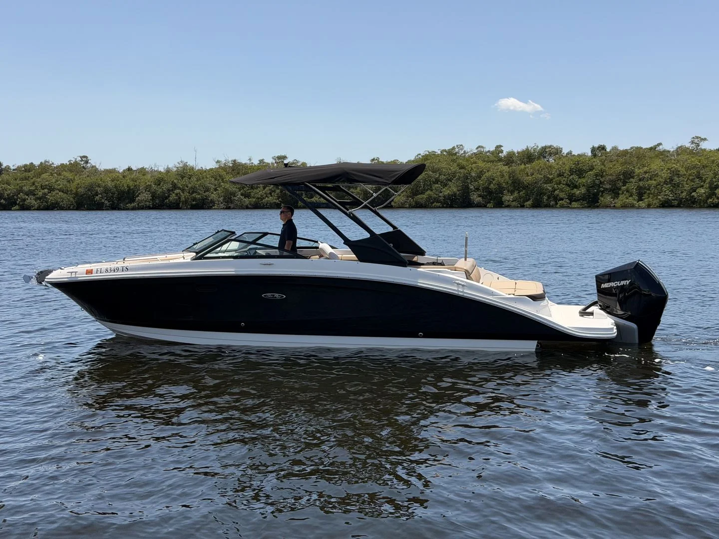 2024 Sea Ray 270 SDX OB Image Thumbnail #2