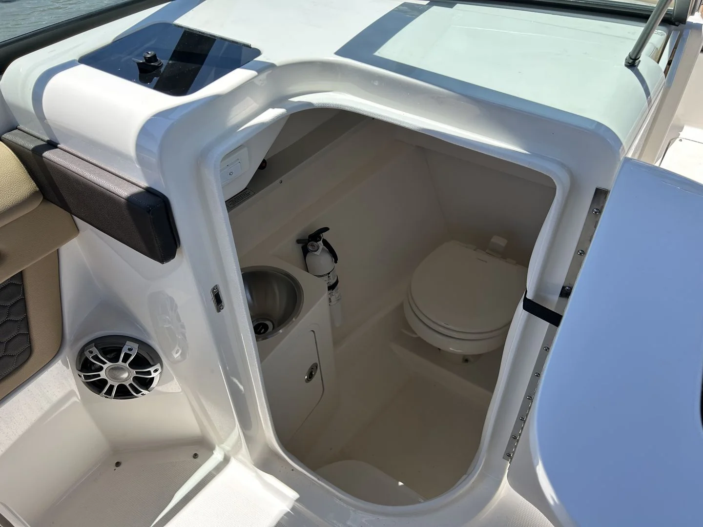 2024 Sea Ray 270 SDX OB Image Thumbnail #34