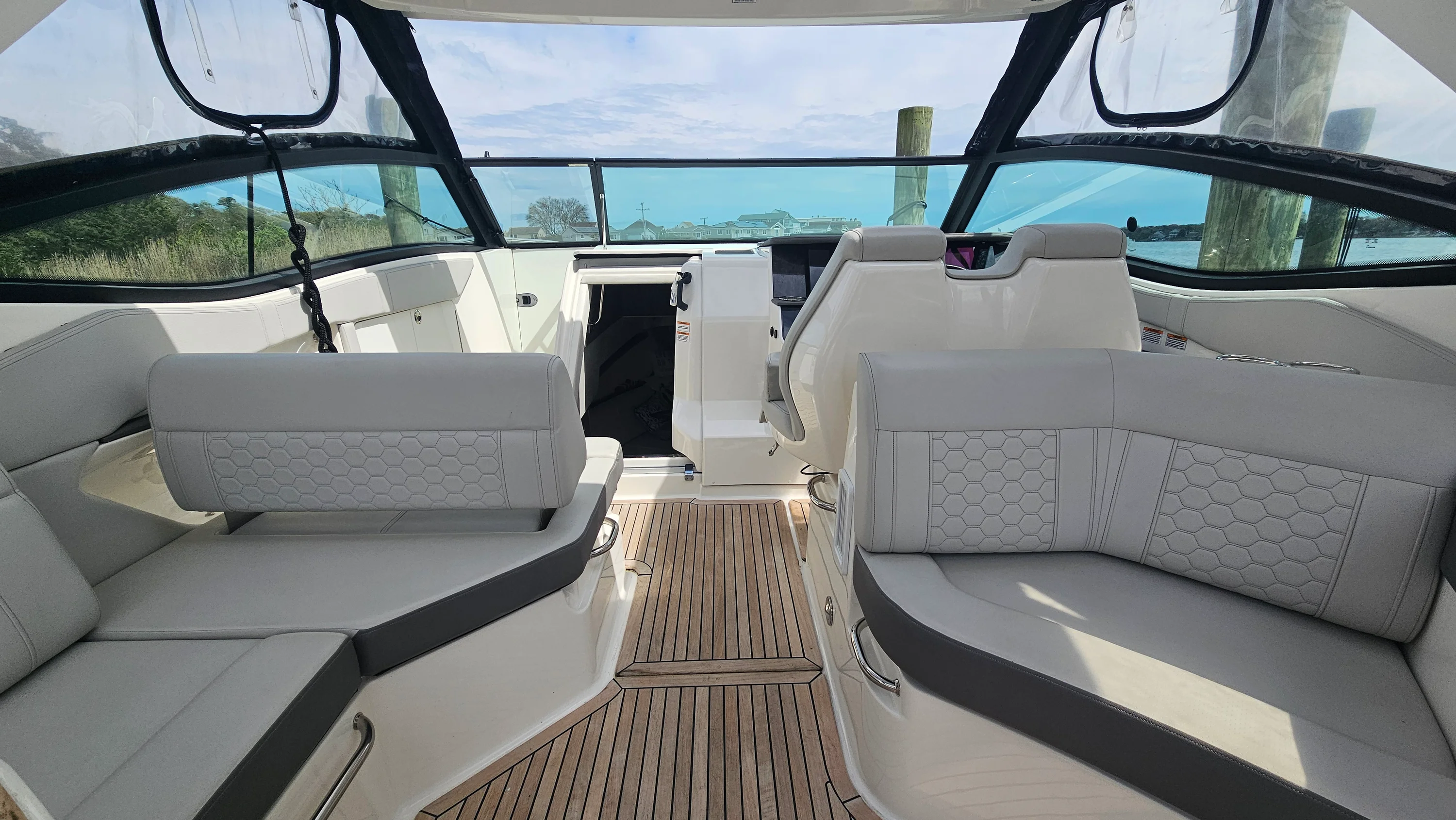 2020 Sea Ray 320 SUNDANCER OB Image Thumbnail #11