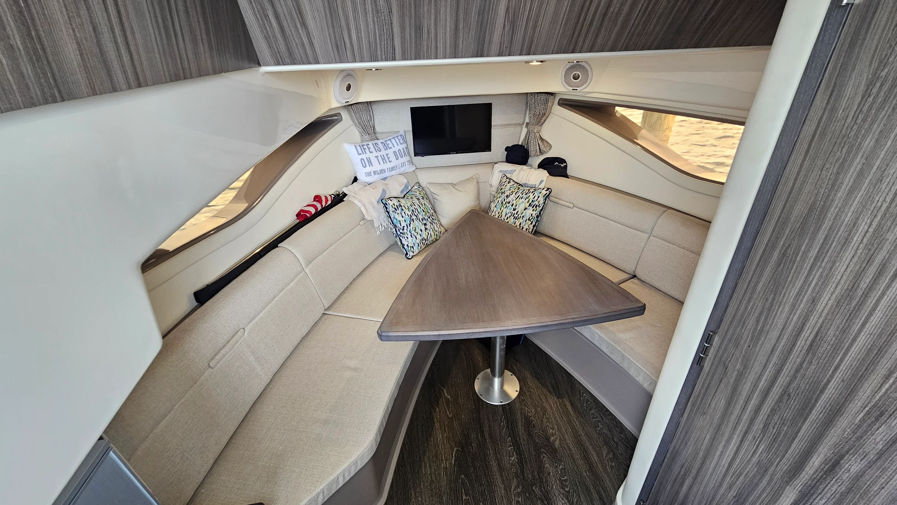 2020 Sea Ray 320 SUNDANCER OB Image Thumbnail #21