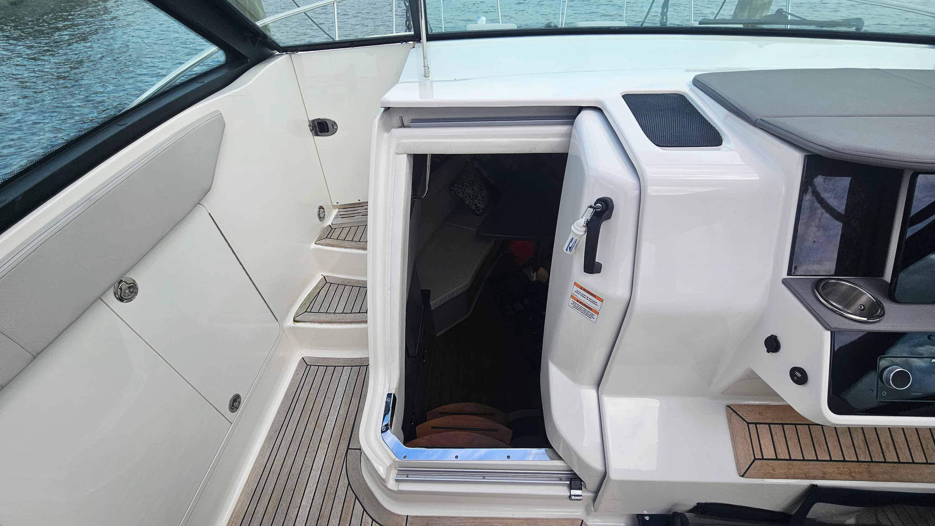 2020 Sea Ray 320 SUNDANCER OB Image Thumbnail #19