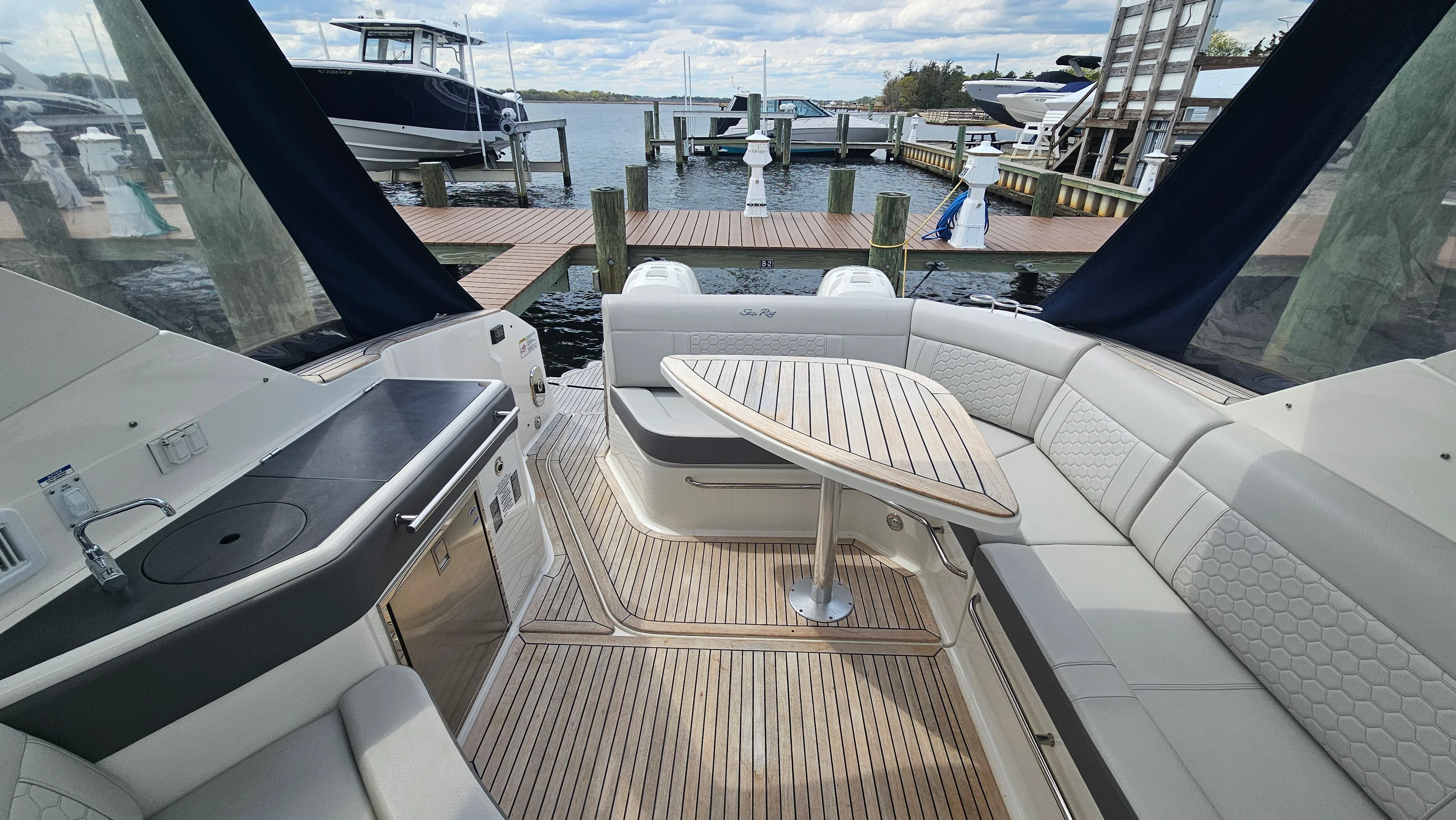 2020 Sea Ray 320 SUNDANCER OB Image Thumbnail #6