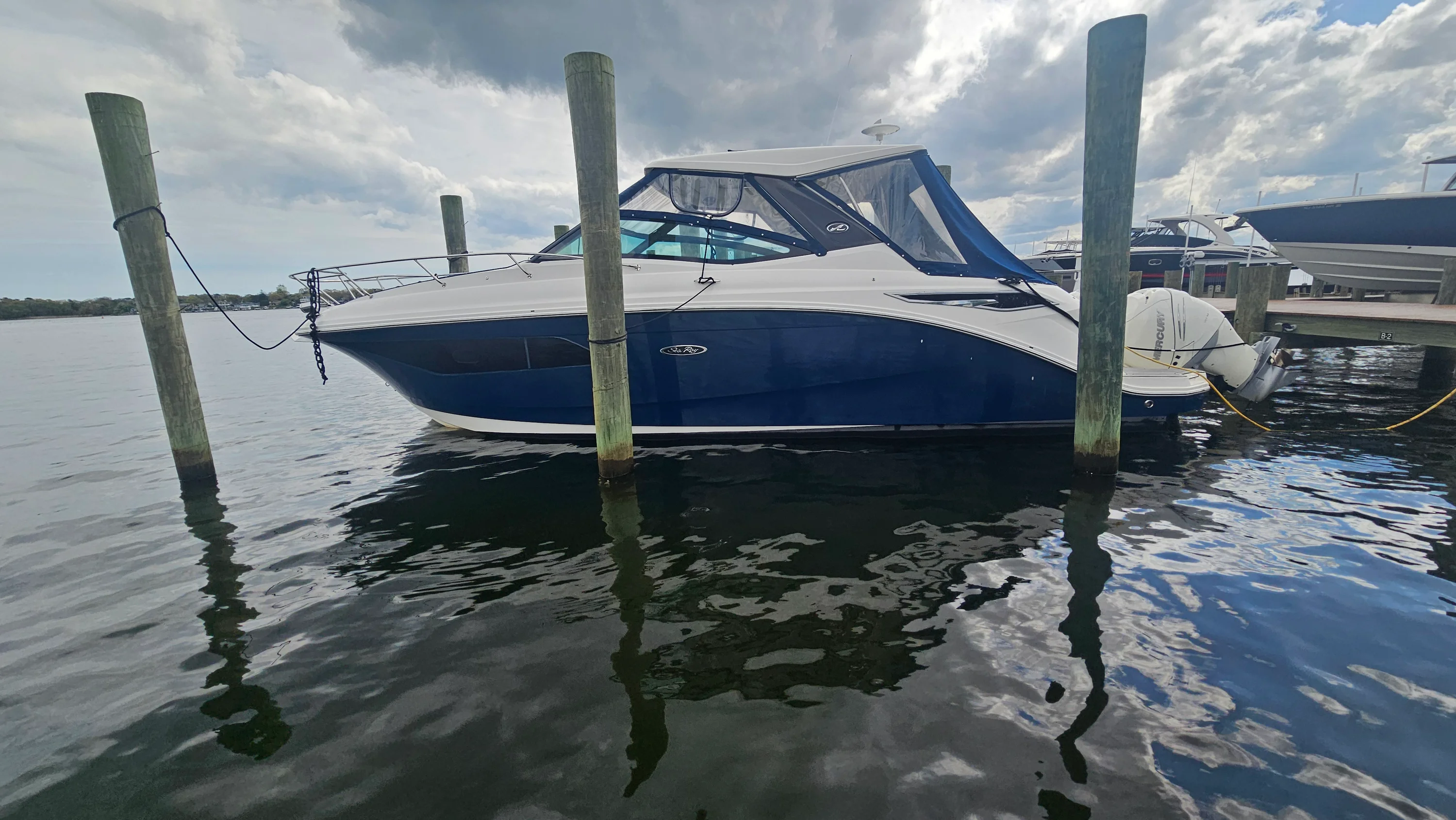 2020 Sea Ray 320 SUNDANCER OB Image Thumbnail #0