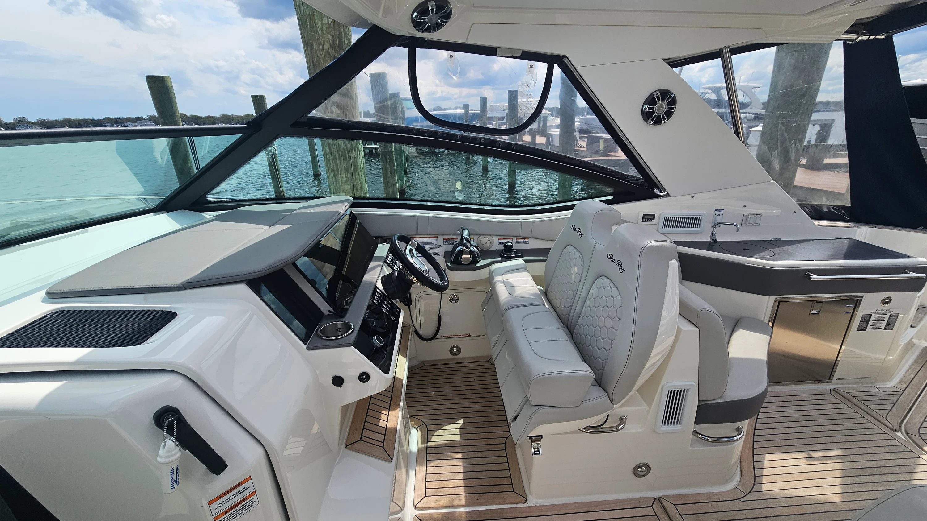 2020 Sea Ray 320 SUNDANCER OB Image Thumbnail #13