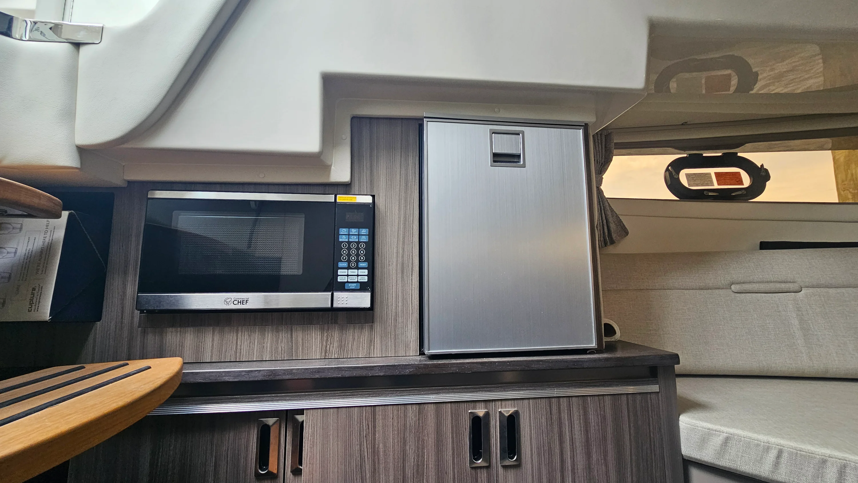 2020 Sea Ray 320 SUNDANCER OB Image Thumbnail #28