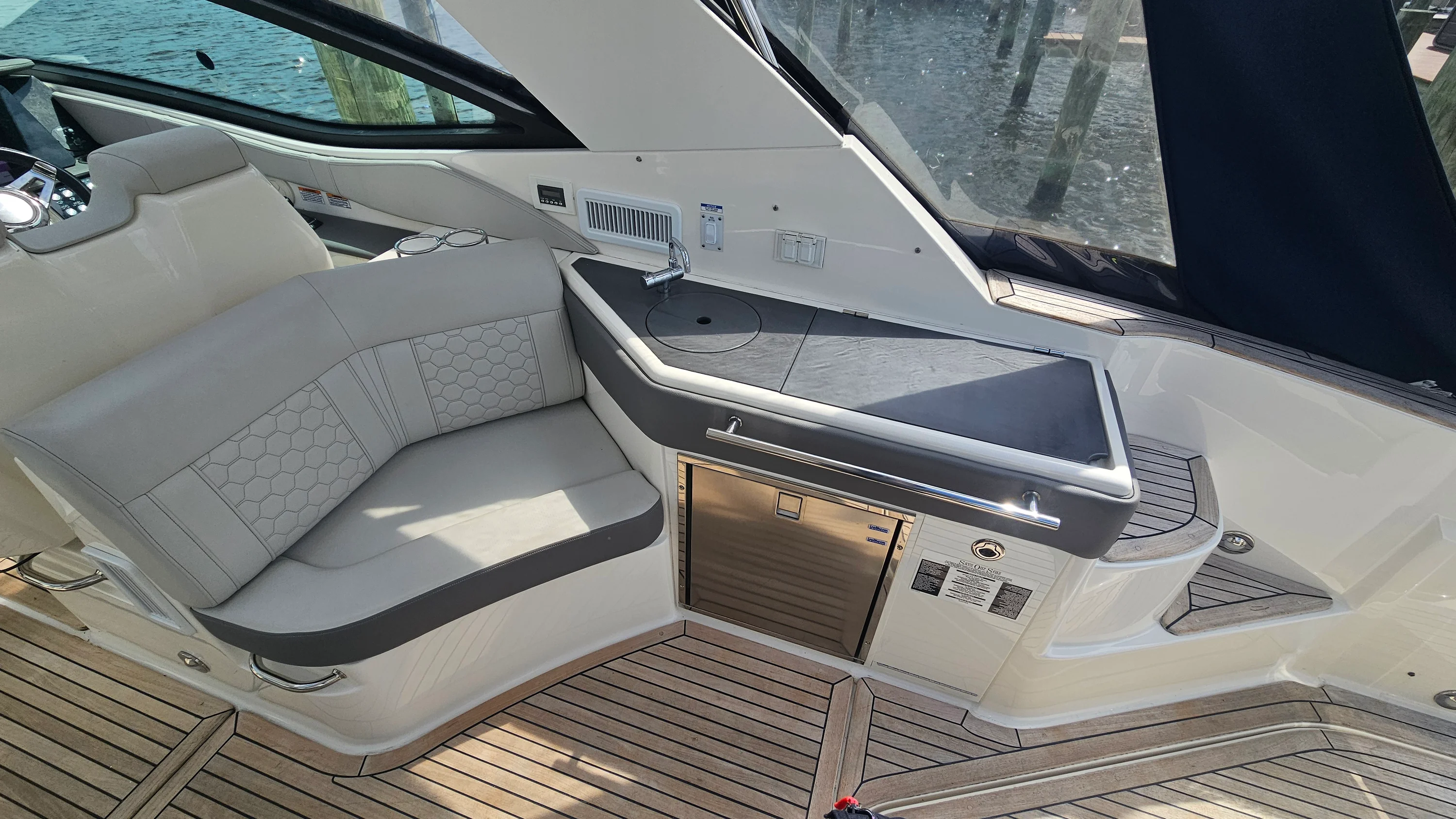 2020 Sea Ray 320 SUNDANCER OB Image Thumbnail #10