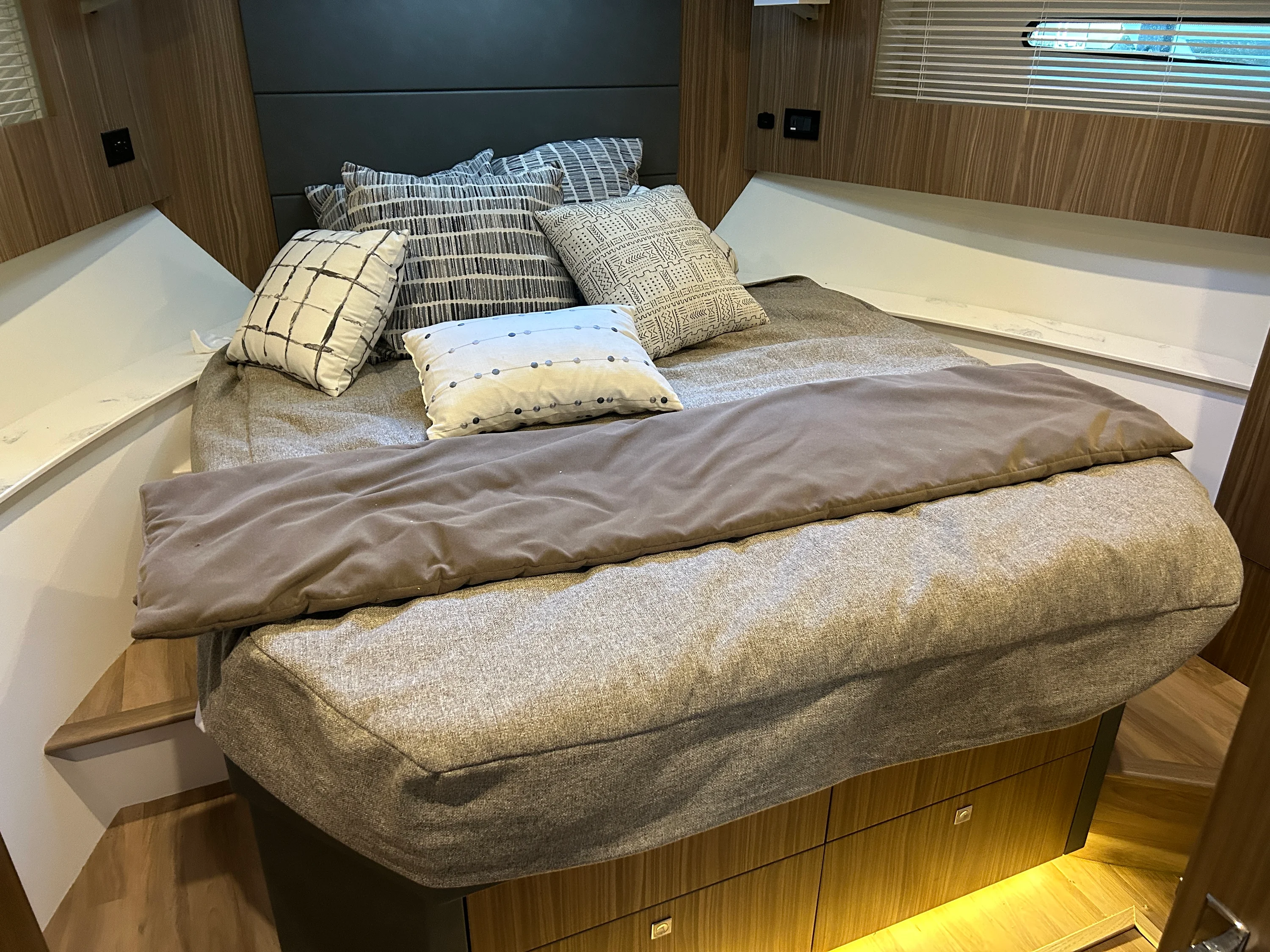 2024 Cruisers Yachts 42 Cantius Image Thumbnail #24