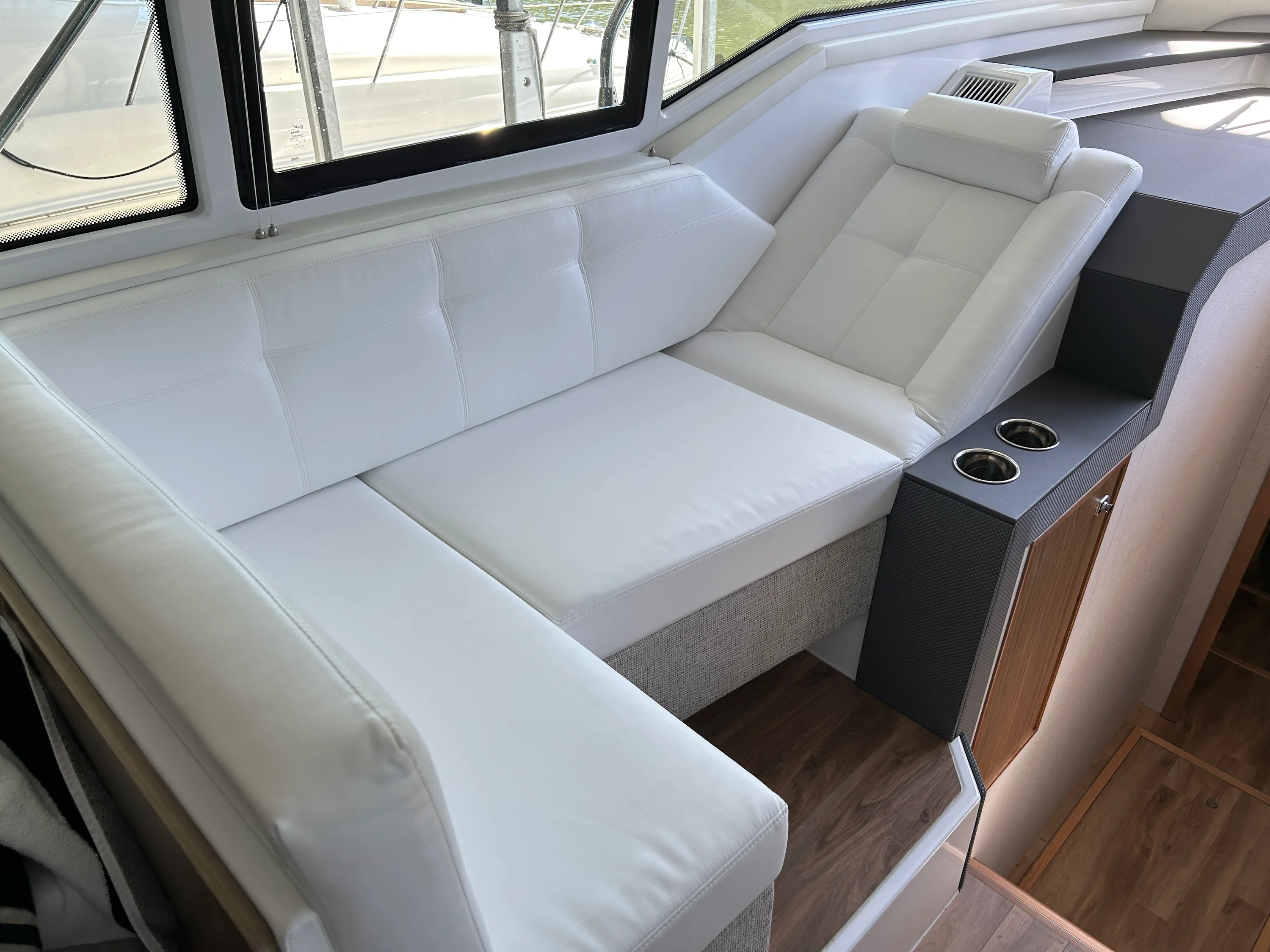 2024 Cruisers Yachts 42 Cantius Image Thumbnail #13