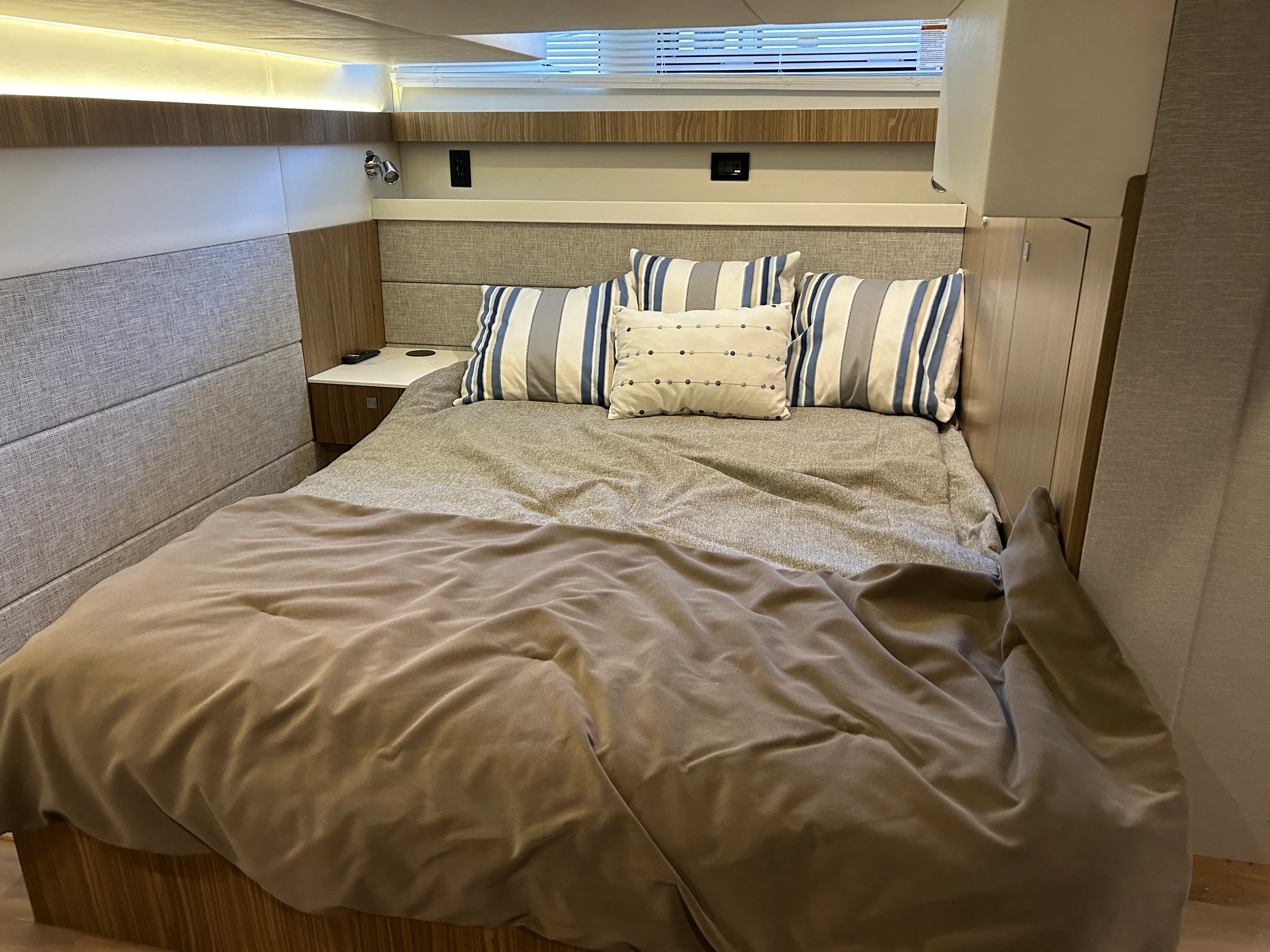 2024 Cruisers Yachts 42 Cantius Image Thumbnail #23