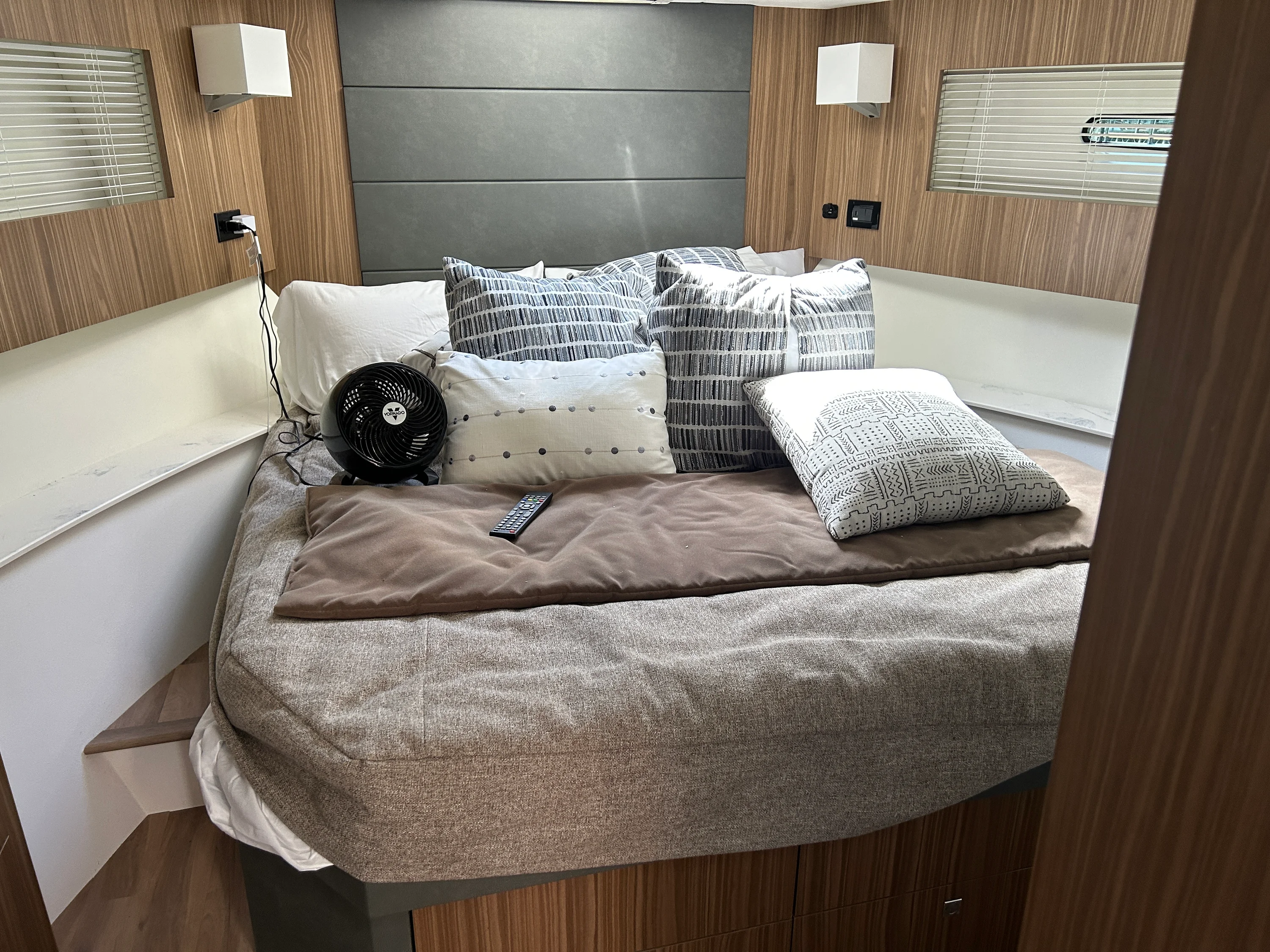 2024 Cruisers Yachts 42 Cantius Image Thumbnail #14