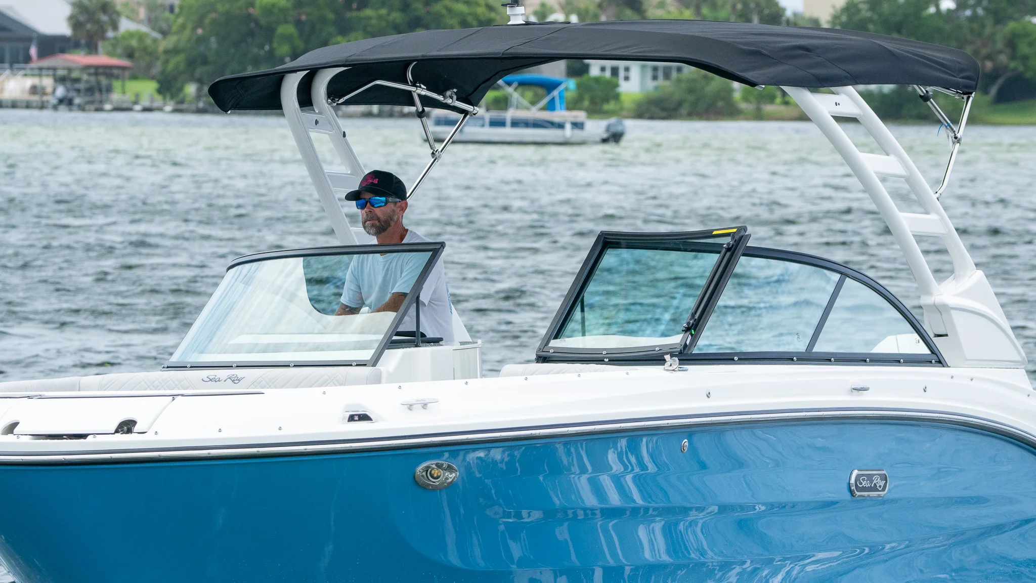 2026 Sea Ray SDX 230 Outboard Image Thumbnail #5