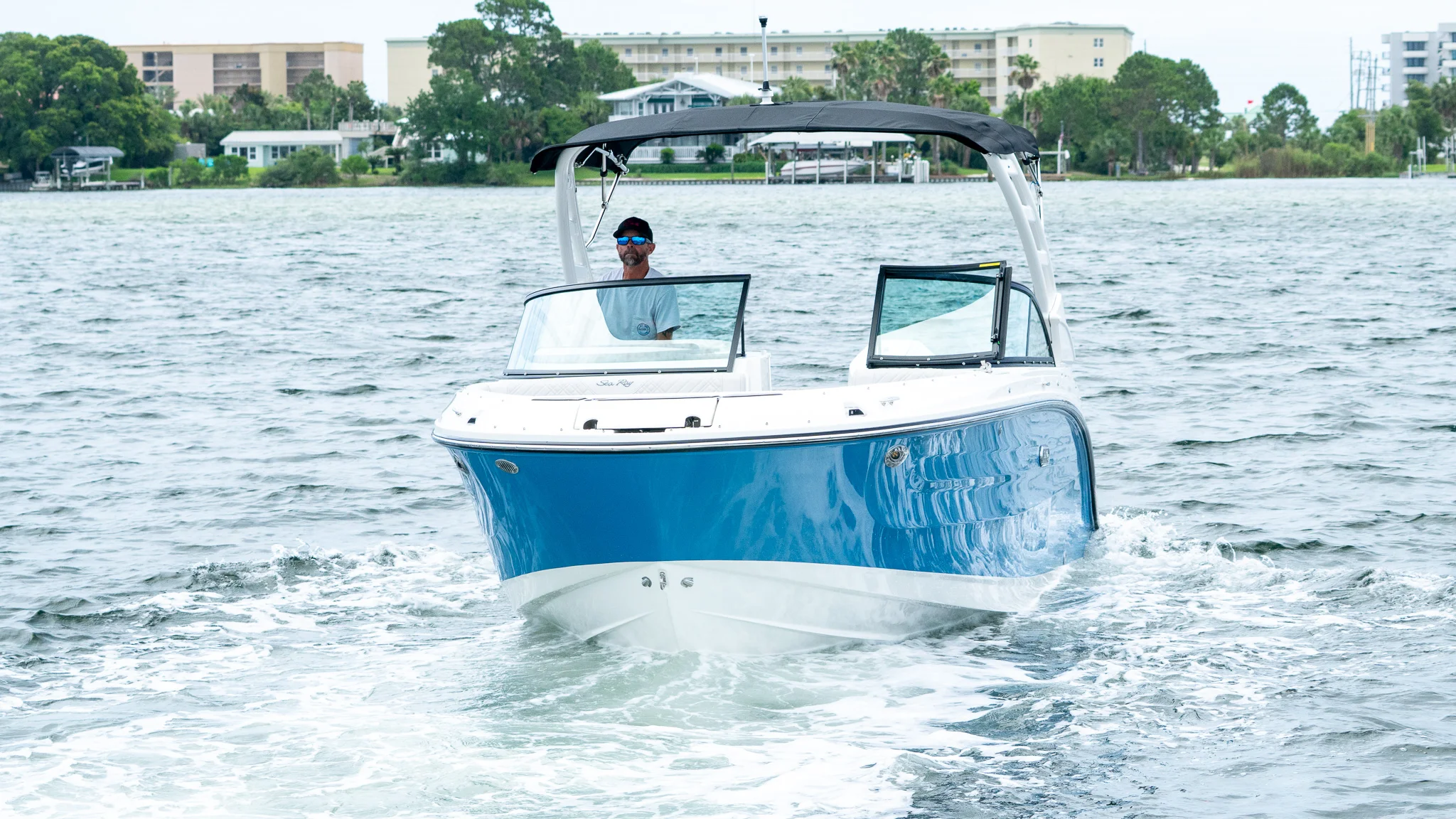 2026 Sea Ray SDX 230 Outboard Image Thumbnail #7