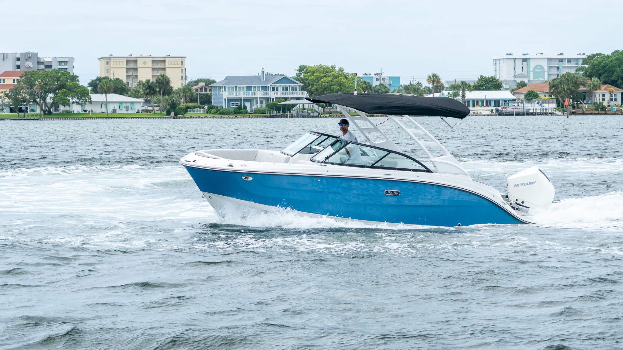 2026 Sea Ray SDX 230 Outboard Image Thumbnail #8