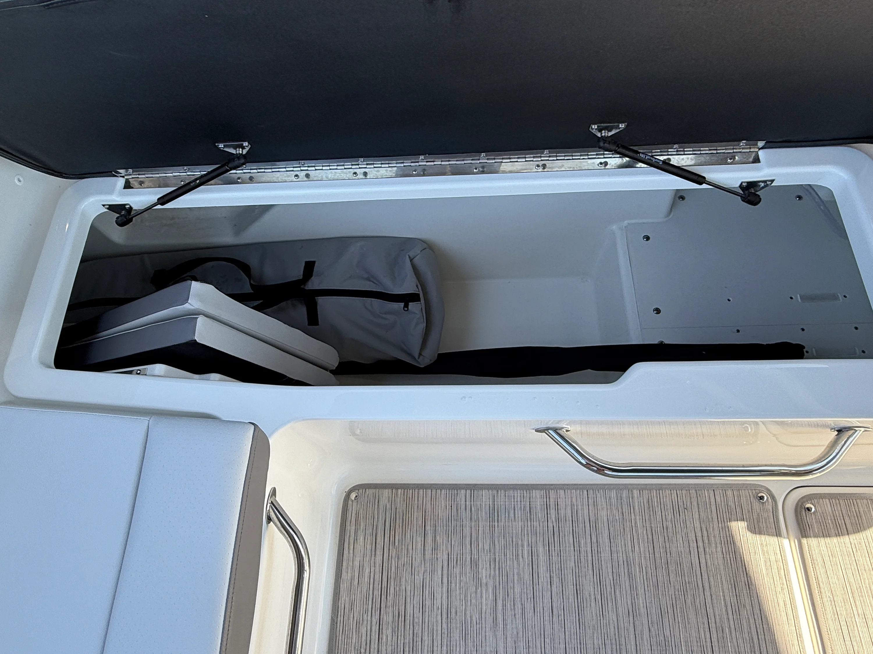 2026 Sea Ray SDX 250 Outboard Image Thumbnail #15