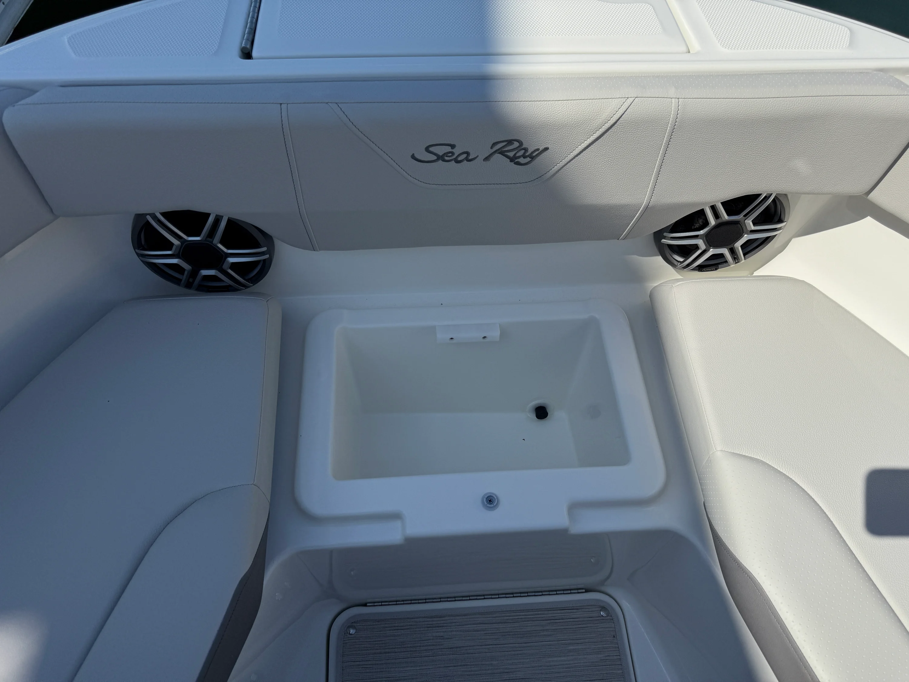 2026 Sea Ray SDX 250 Outboard Image Thumbnail #22