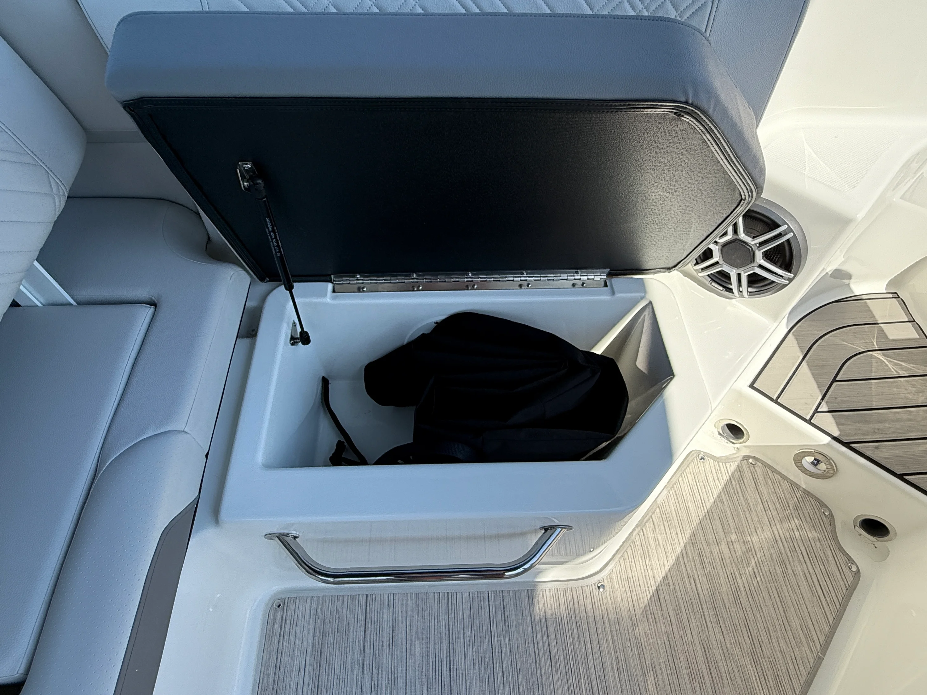 2026 Sea Ray SDX 250 Outboard Image Thumbnail #24