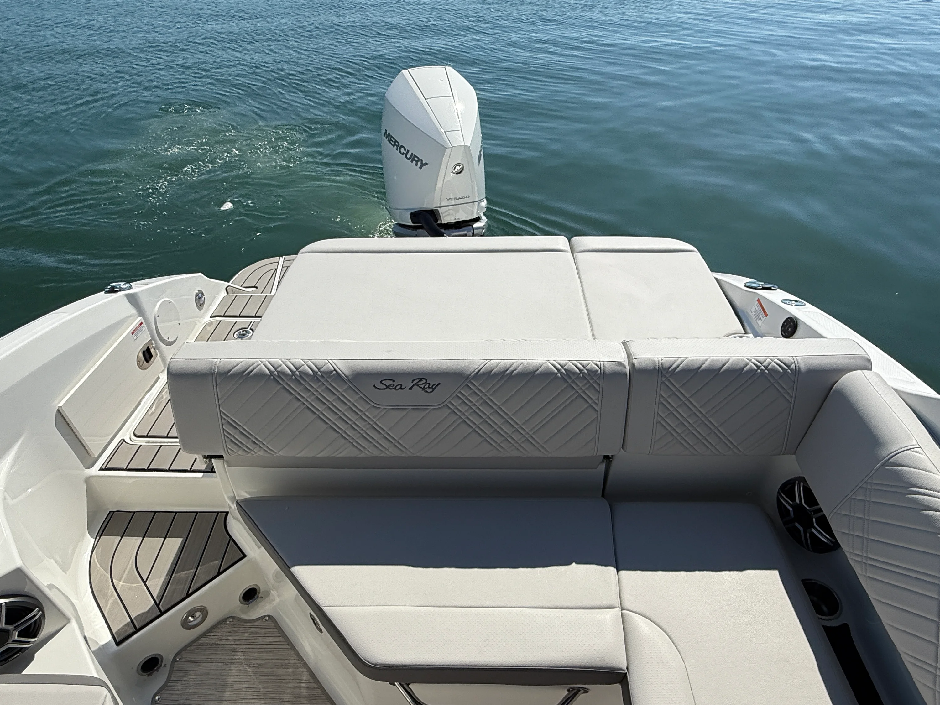 2026 Sea Ray SDX 250 Outboard Image Thumbnail #4