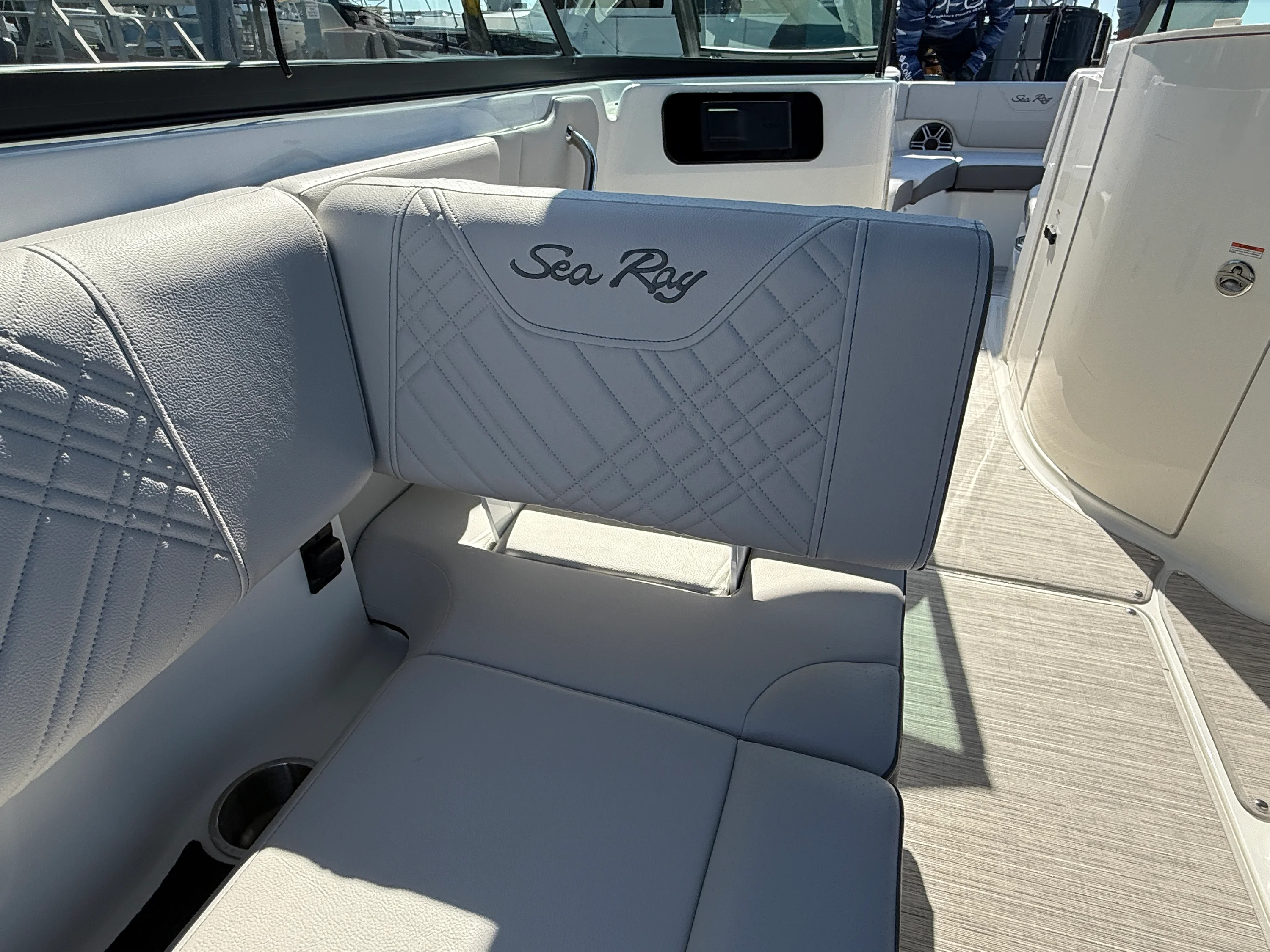 2026 Sea Ray SDX 250 Outboard Image Thumbnail #16